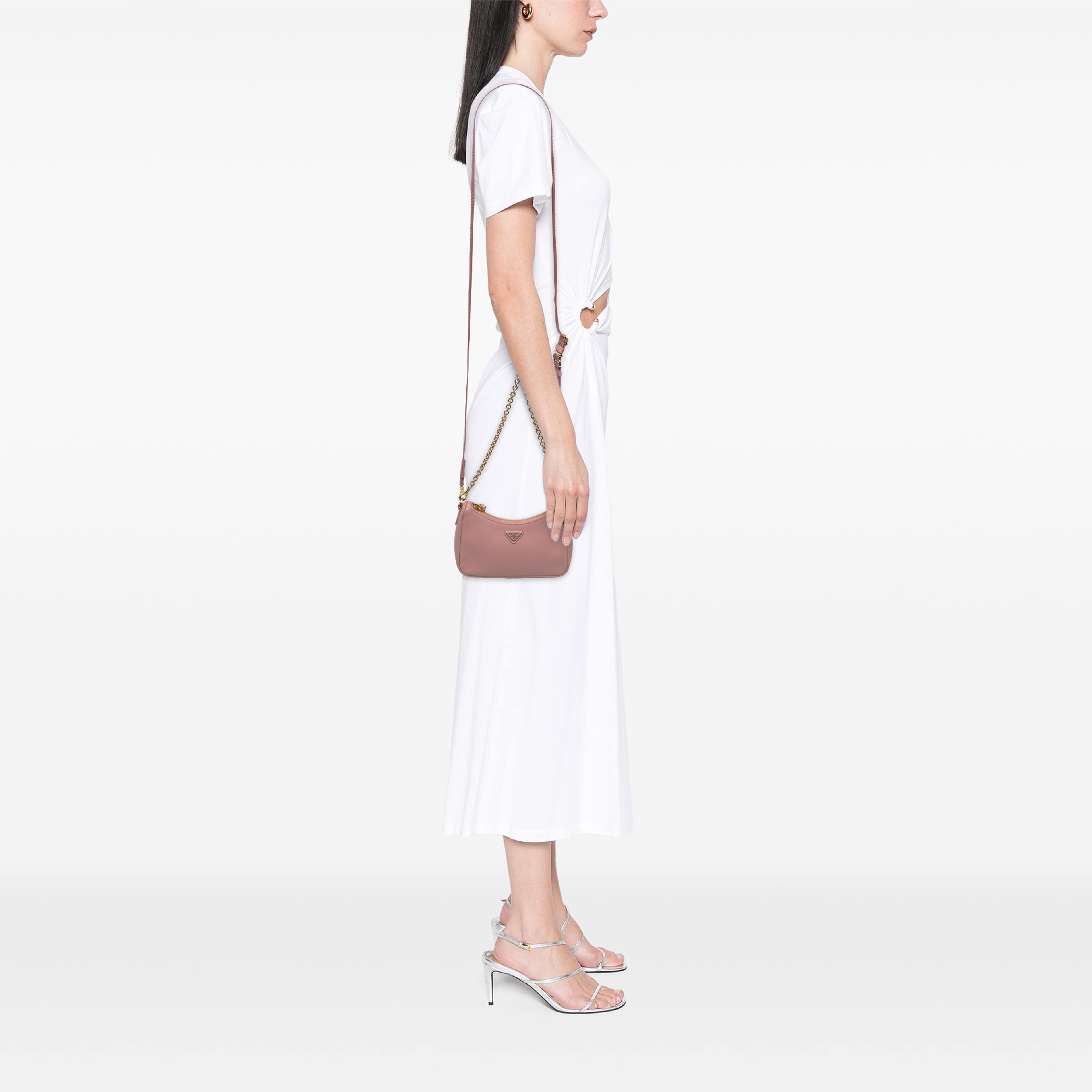 Prada Mini Saffiano Re Edition 2005 Satchel, från Luxclusif, i färgen rosa. Klicka för att öppna bilden i stort format