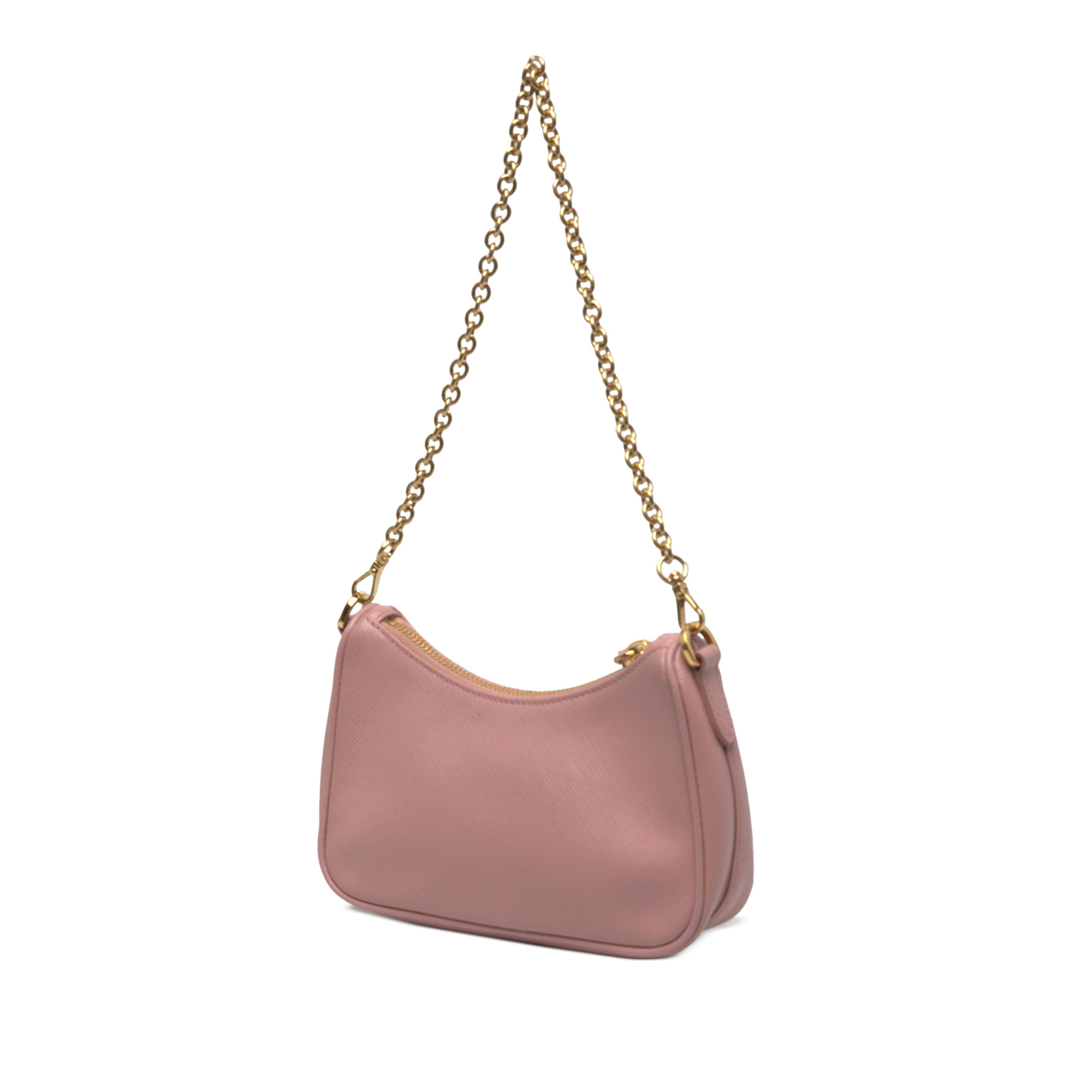 Prada Mini Saffiano Re Edition 2005 Satchel, från Luxclusif, i färgen rosa. Klicka för att öppna bilden i stort format