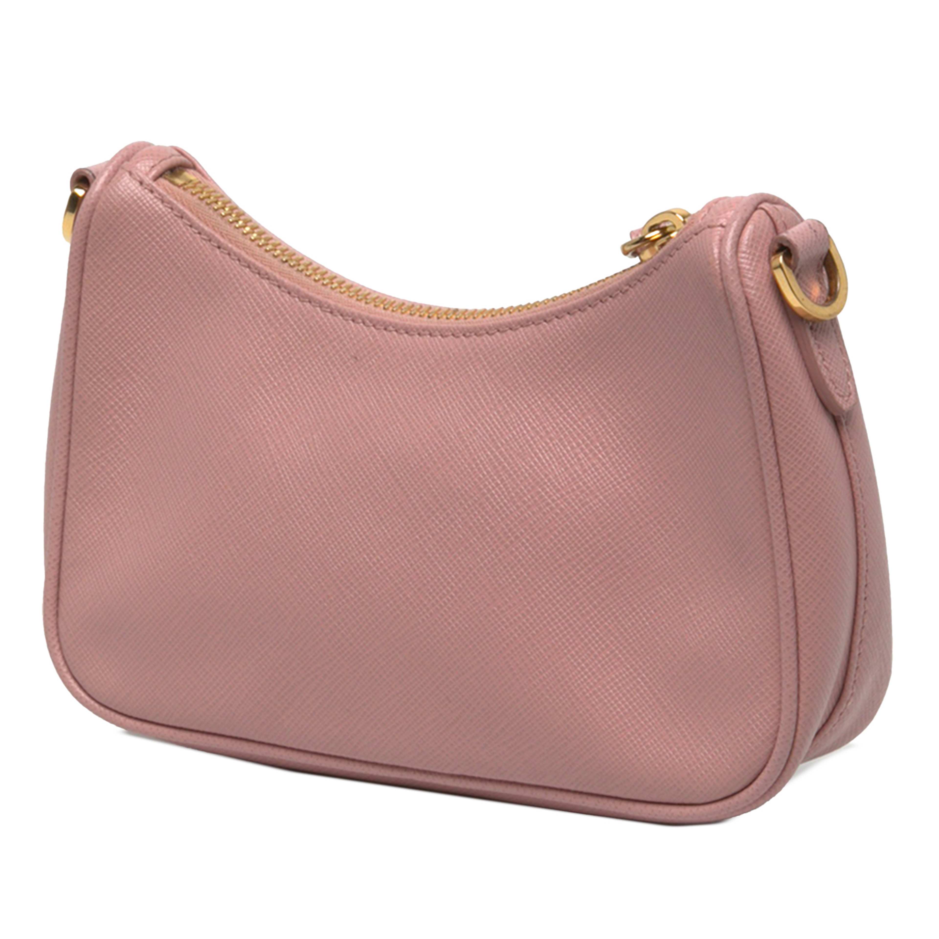 Prada Mini Saffiano Re Edition 2005 Satchel, från Luxclusif, i färgen rosa. Klicka för att öppna bilden i stort format