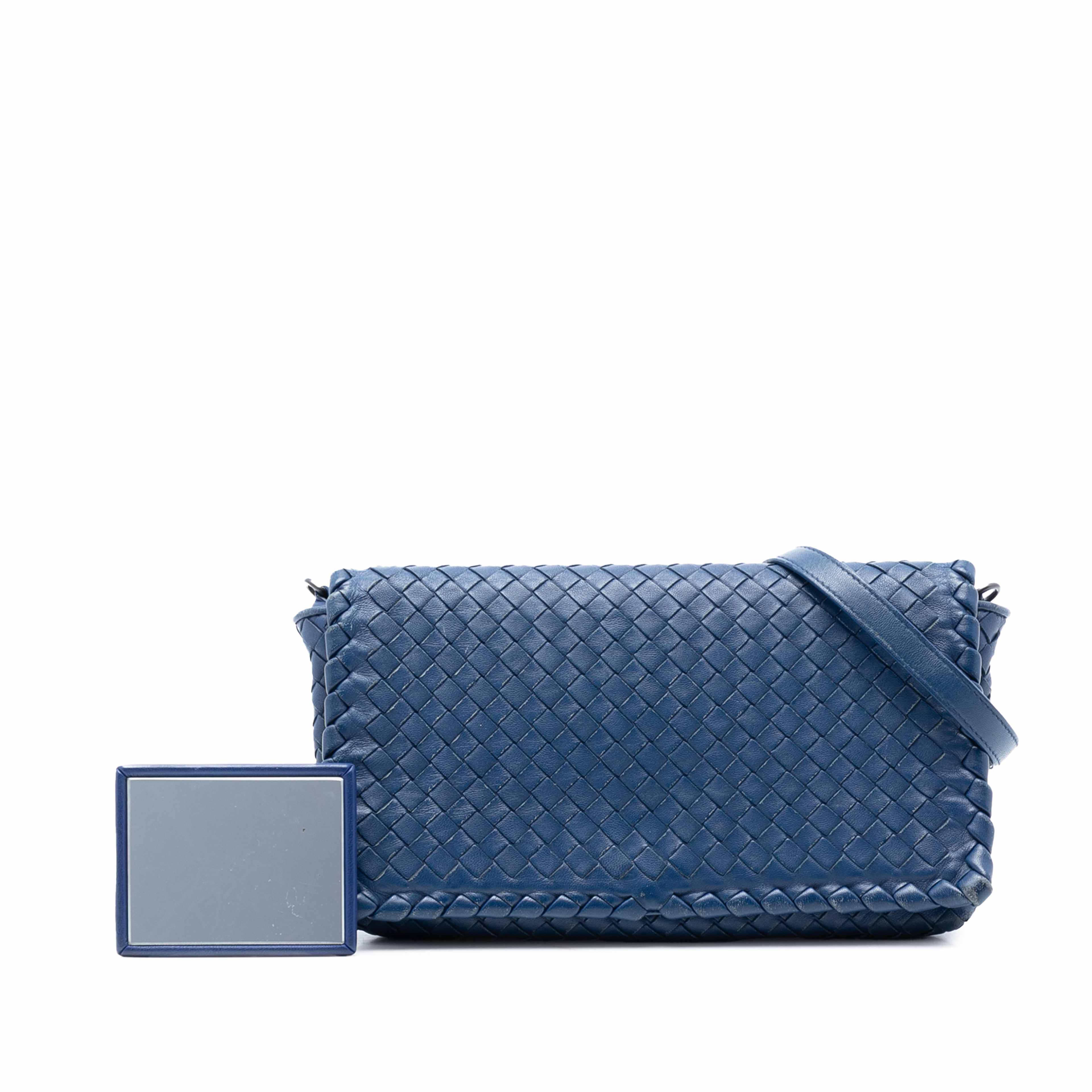 Bottega Veneta Nappa Intrecciato Flap Crossbody, från Luxclusif, i färgen blå. Klicka för att öppna bilden i stort format