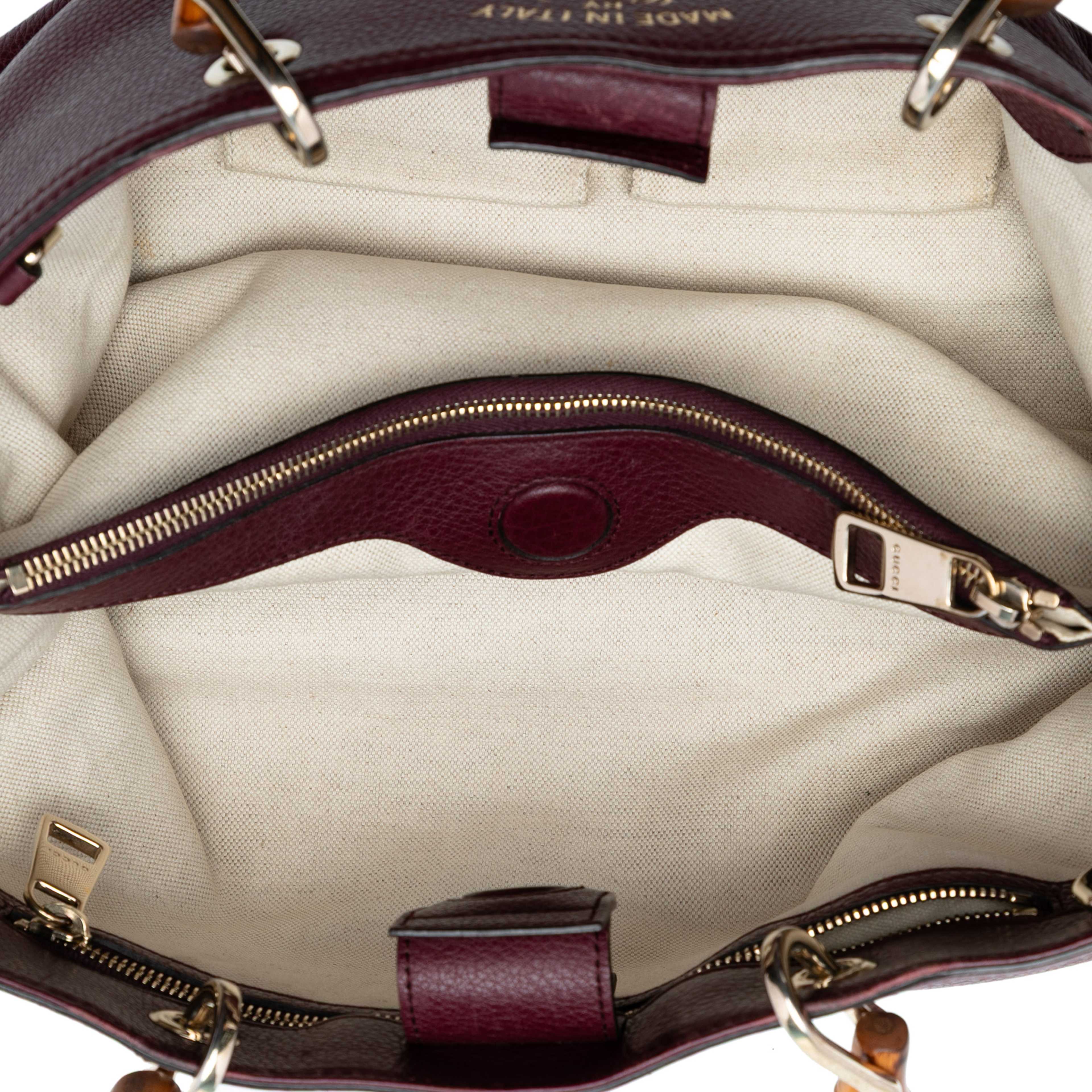 Gucci Medium Calfskin Bamboo Shopper Satchel, från Luxclusif, i färgen burgundy. Klicka för att öppna bilden i stort format