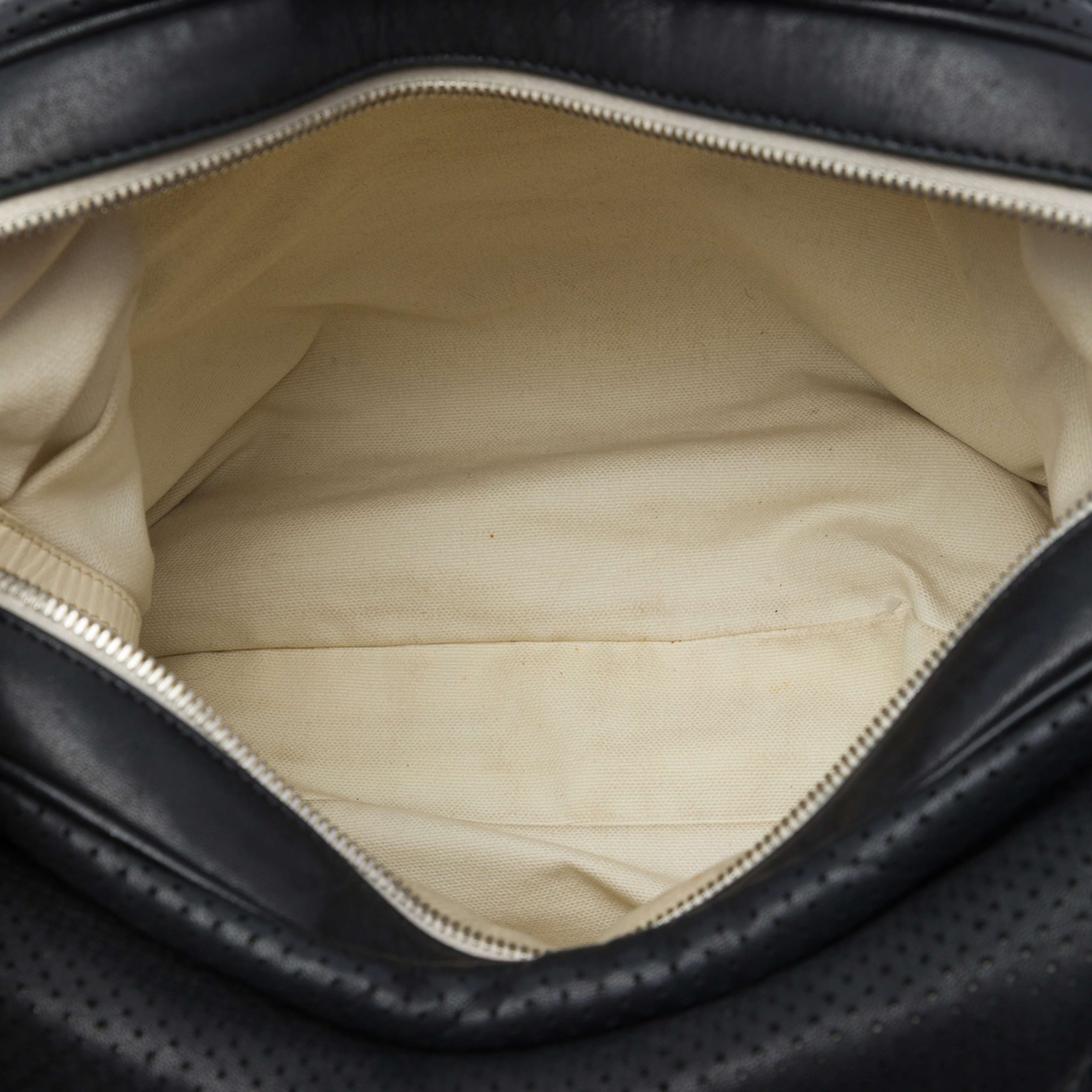 Chanel Perforated Lambskin Baseball Spirit Ligne Hobo, från Luxclusif, i färgen svart. Klicka för att öppna bilden i stort format