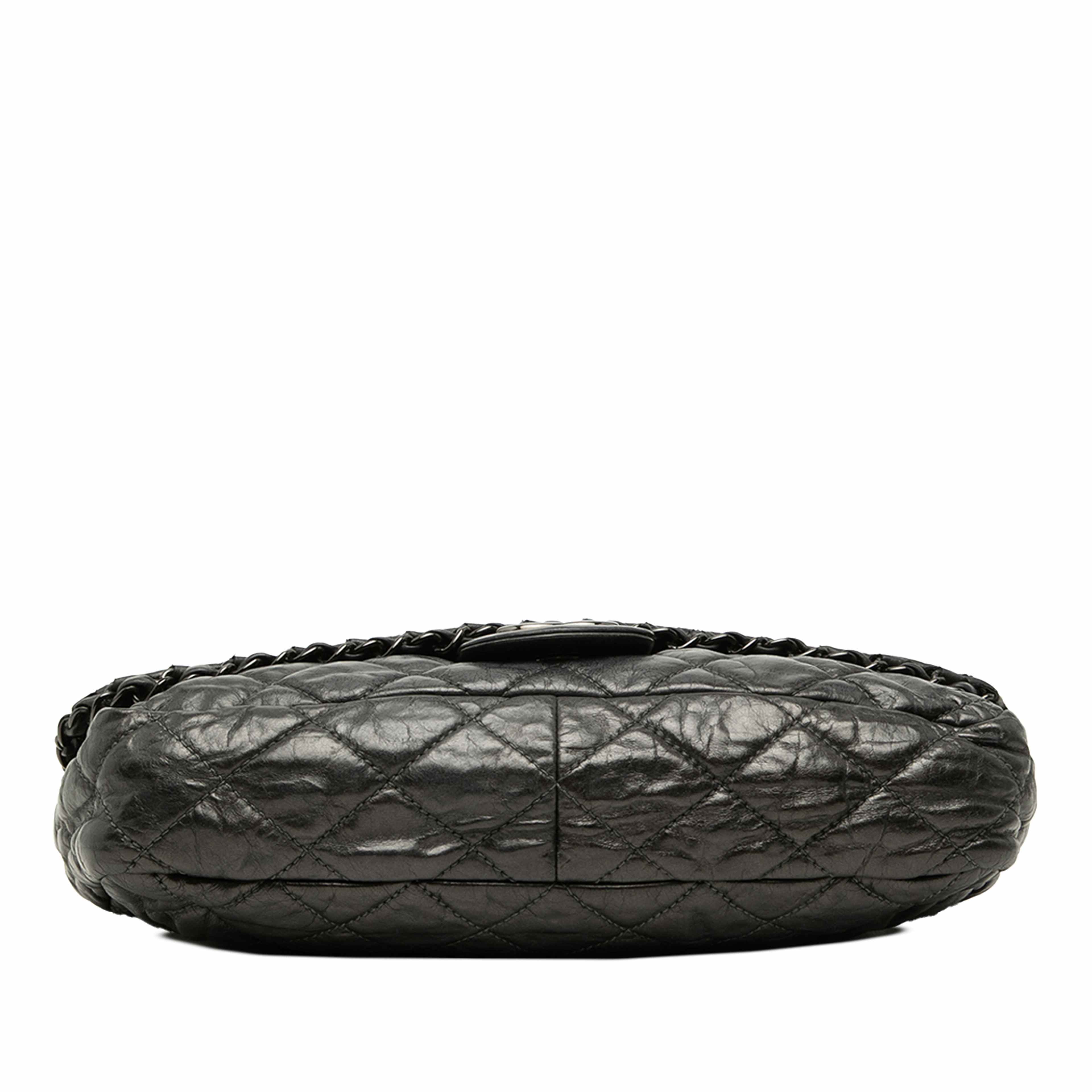Chanel Medium Quilted Metallic Aged Calfskin Chain Me Flap, från Luxclusif, i färgen grå. Klicka för att öppna bilden i stort format