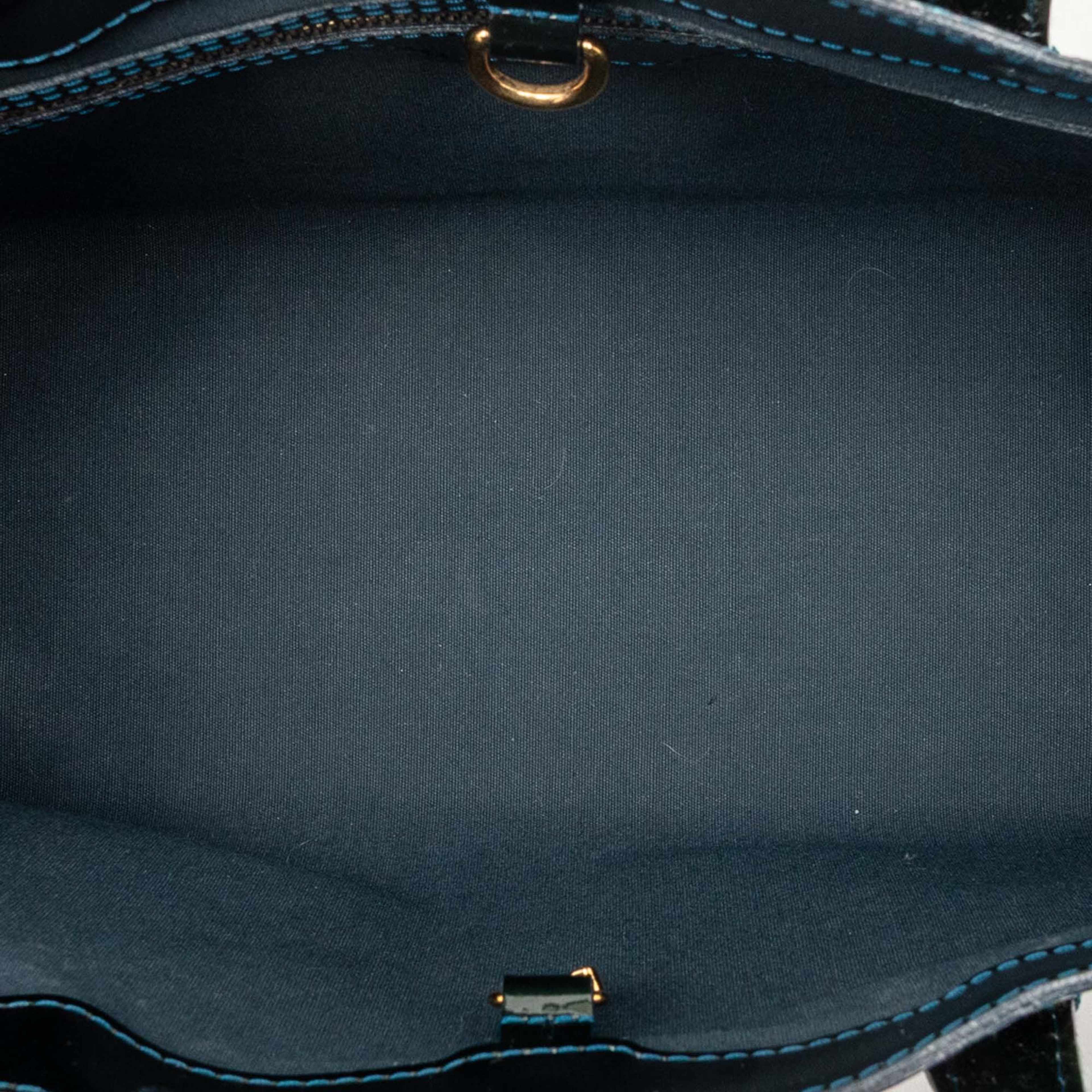 Louis Vuitton Monogram Vernis Wilshire Pm, från Luxclusif, i färgen dark green. Klicka för att öppna bilden i stort format