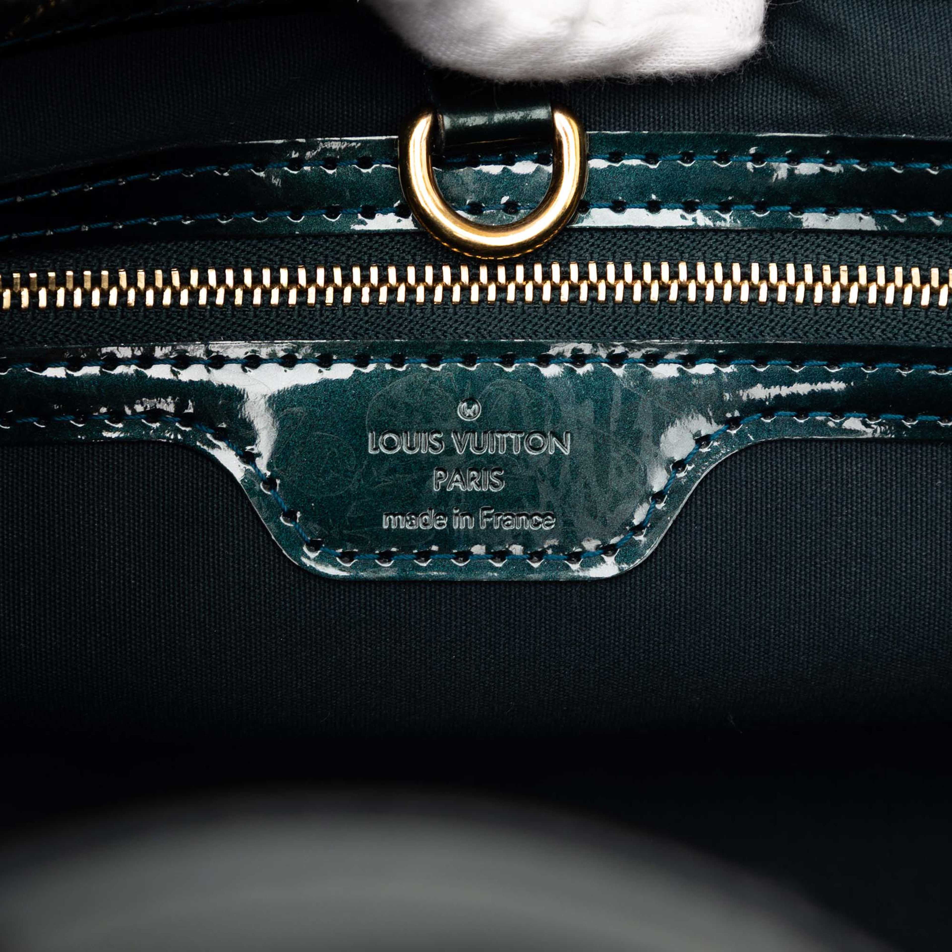 Louis Vuitton Monogram Vernis Wilshire Pm, från Luxclusif, i färgen dark green. Klicka för att öppna bilden i stort format