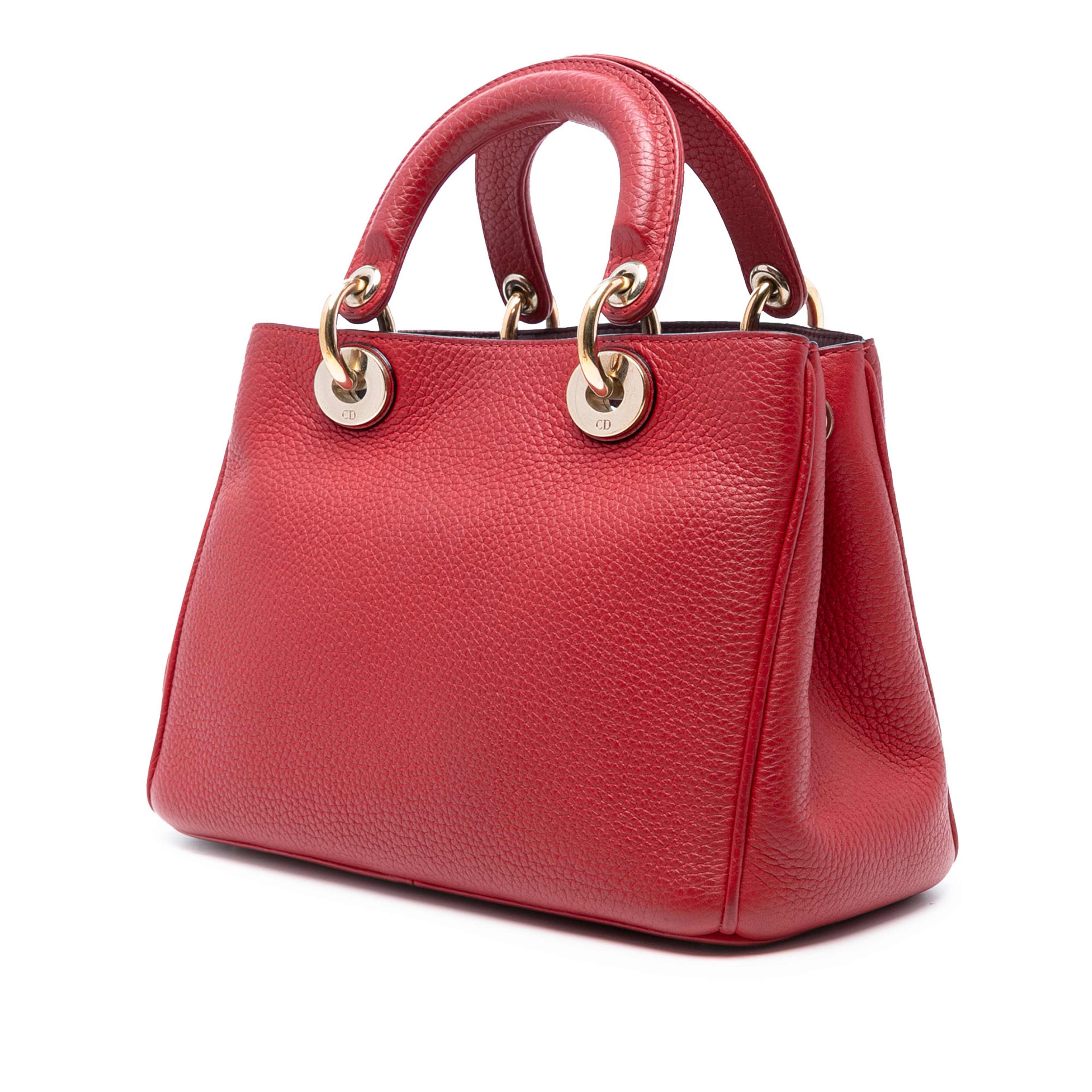 Dior Mini Leather Diorissimo Satchel, från Luxclusif, i färgen red. Klicka för att öppna bilden i stort format