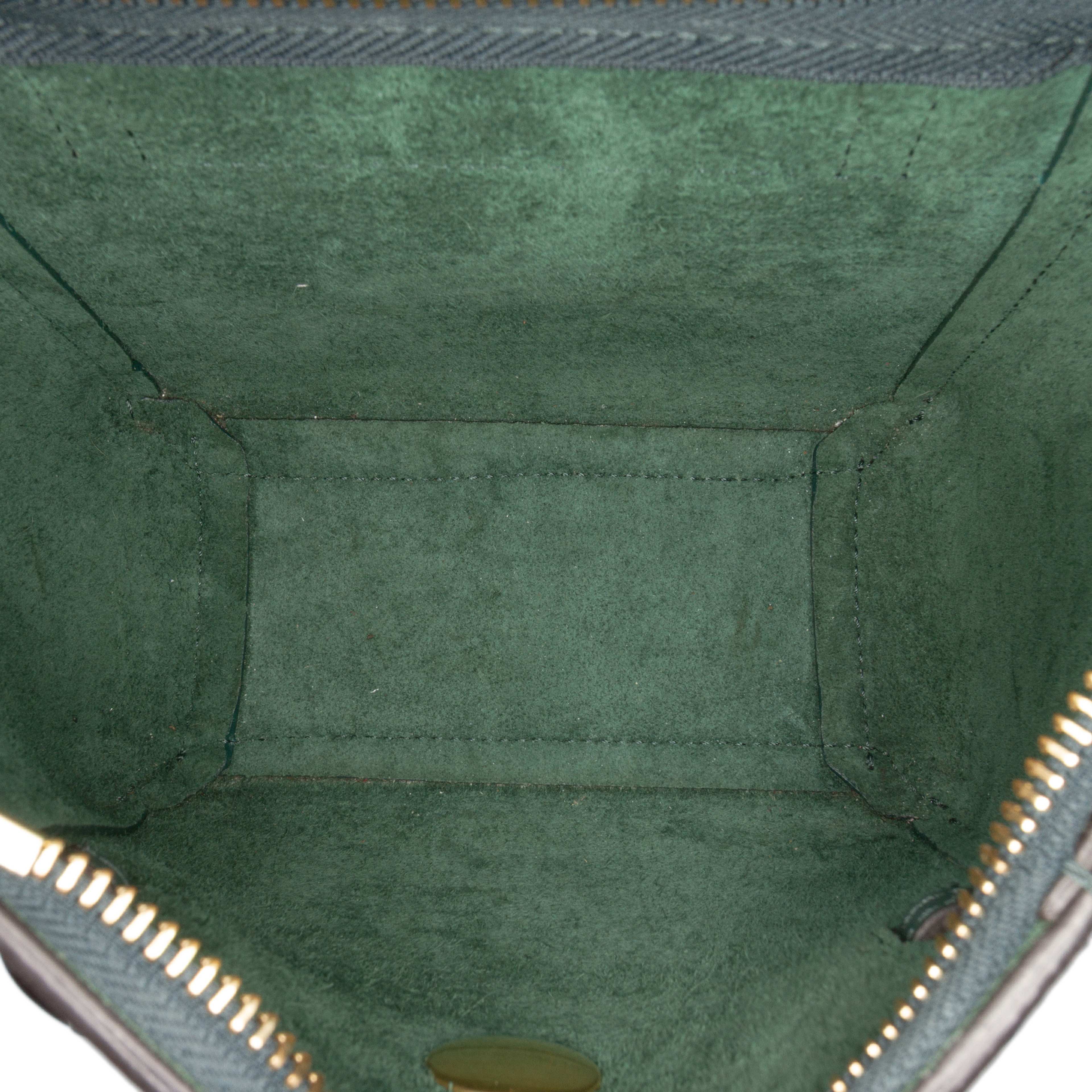 Celine Pico Grained Calfskin Belt Bag, från Luxclusif, i färgen dark green. Klicka för att öppna bilden i stort format