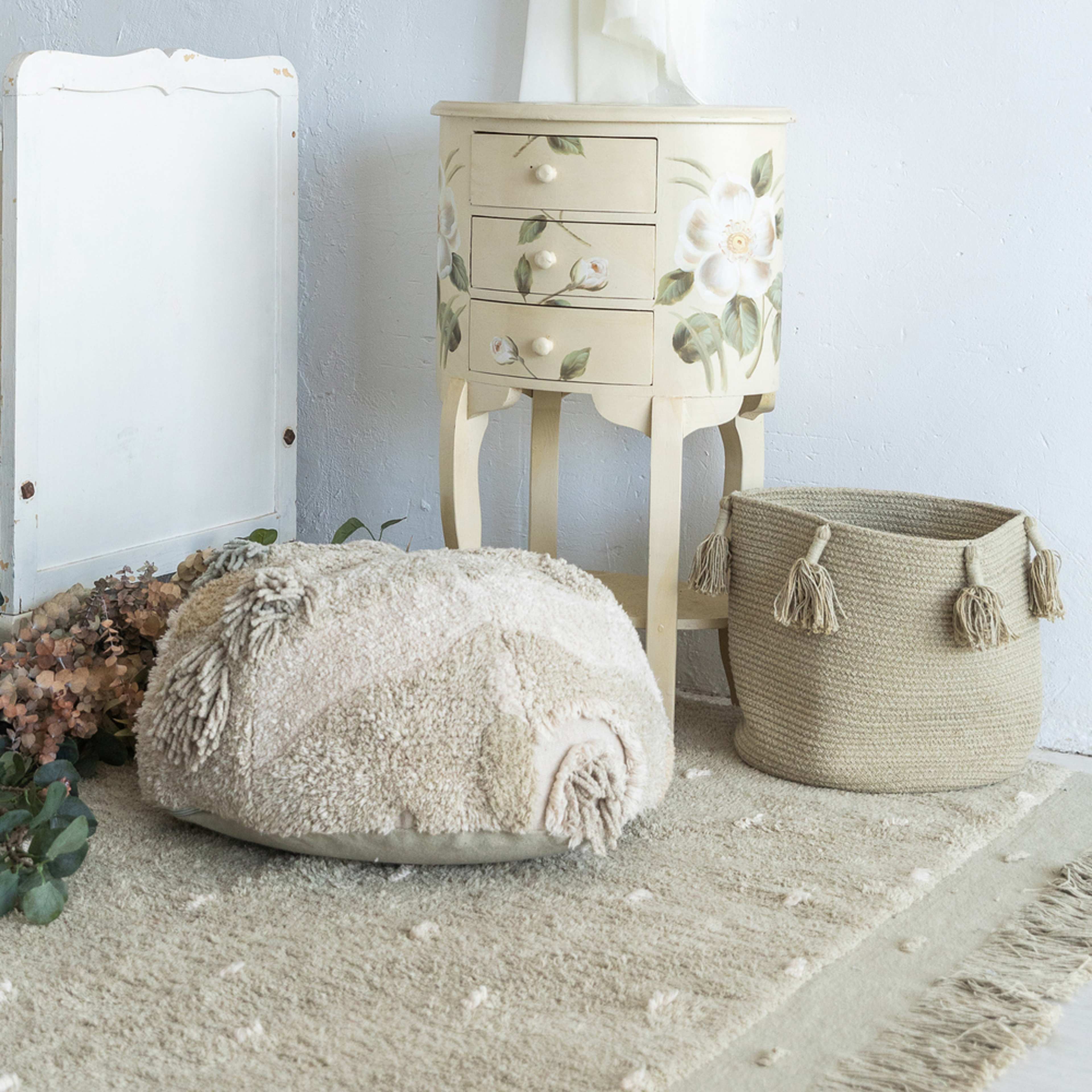 Korg Woody, från LORENA CANALS, i färgen dk olive, lt olive. Klicka för att öppna bilden i stort format