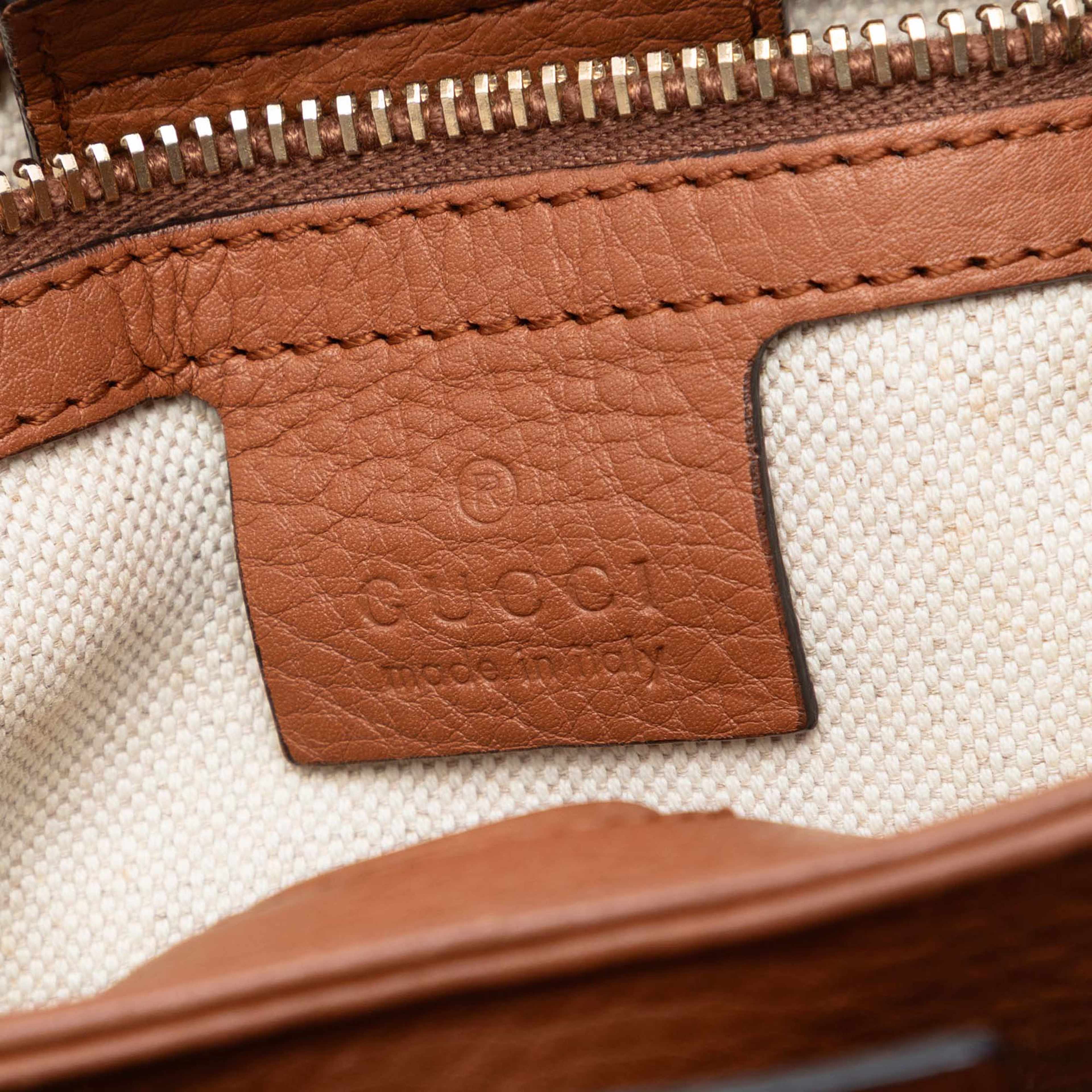 Gucci Small Calfskin Bamboo Shopper Satchel, från Luxclusif, i färgen brown. Klicka för att öppna bilden i stort format