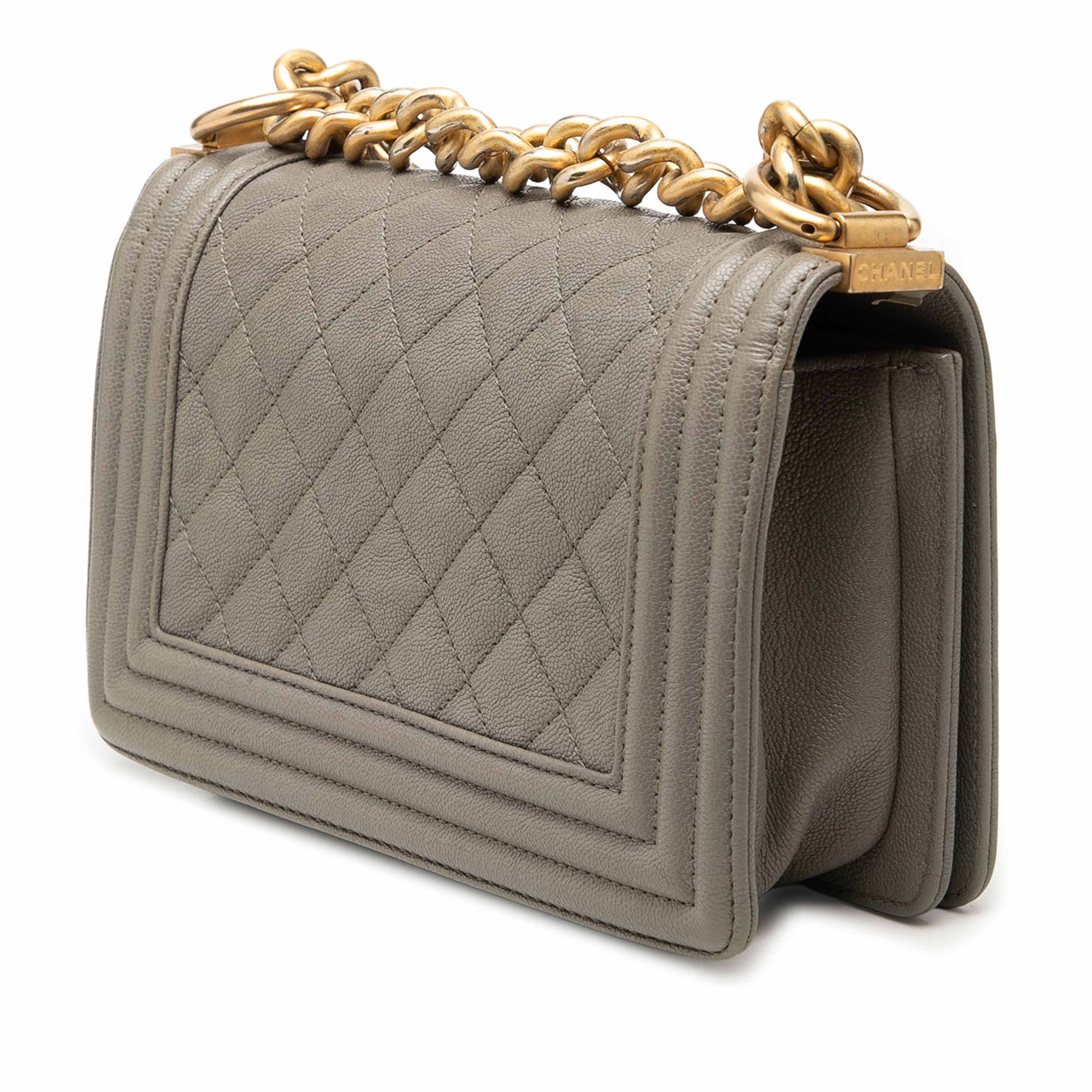 Chanel Small Quilted Caviar Boy Flap, från Luxclusif, i färgen taupe. Klicka för att öppna bilden i stort format