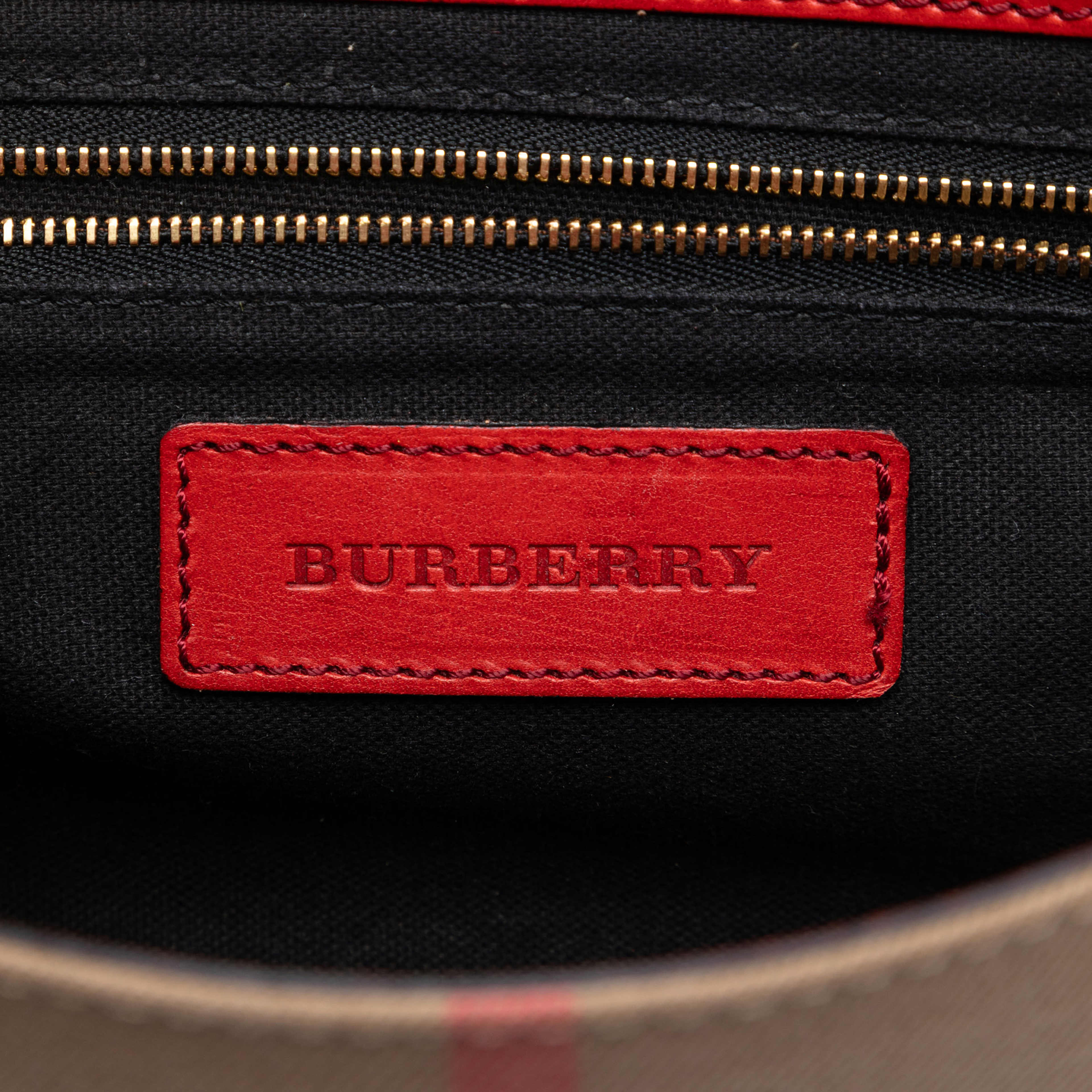 Burberry Leather And House Check Canvas Bridle Abbott Crossbody, från Luxclusif, i färgen red. Klicka för att öppna bilden i stort format