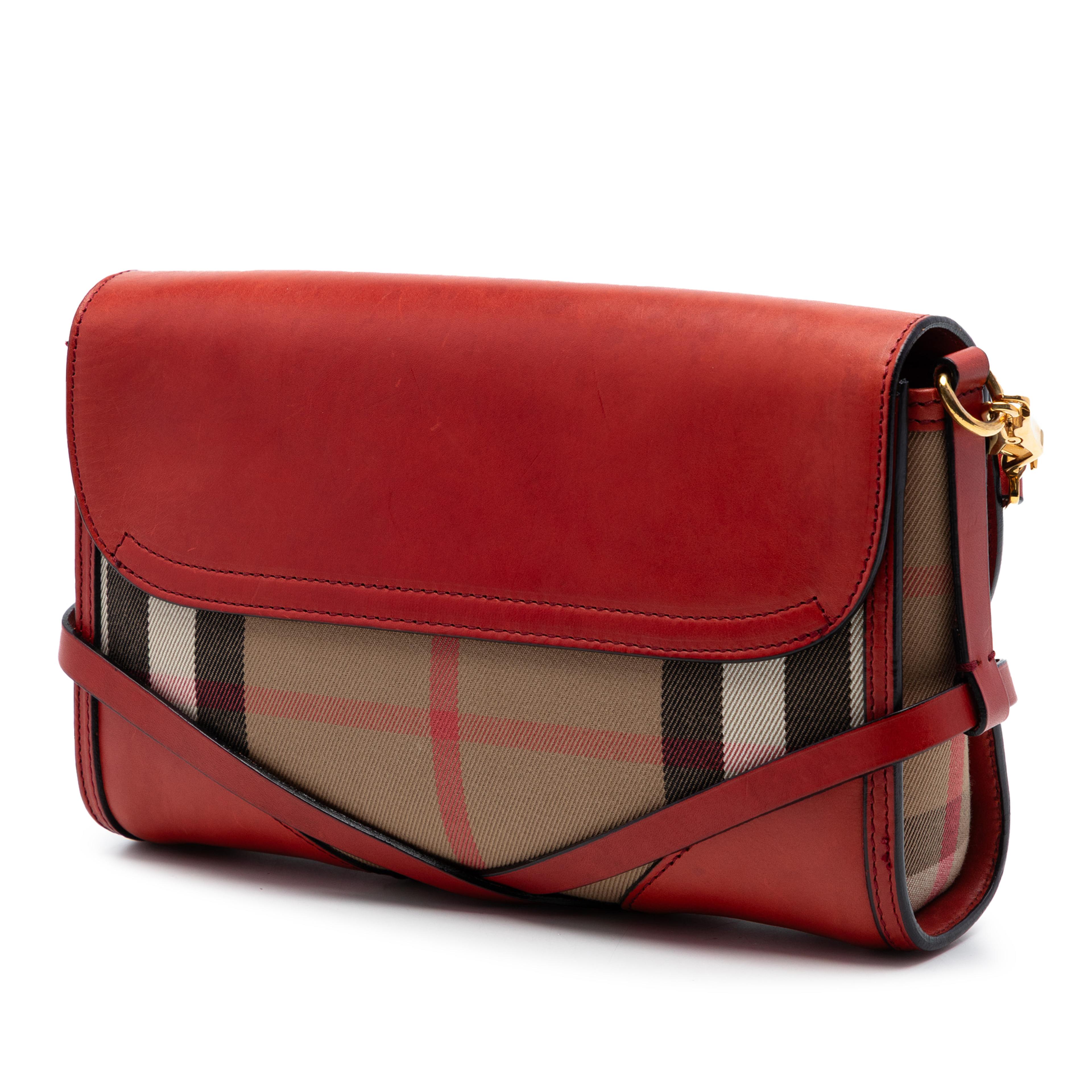 Burberry Leather And House Check Canvas Bridle Abbott Crossbody, från Luxclusif, i färgen red. Klicka för att öppna bilden i stort format