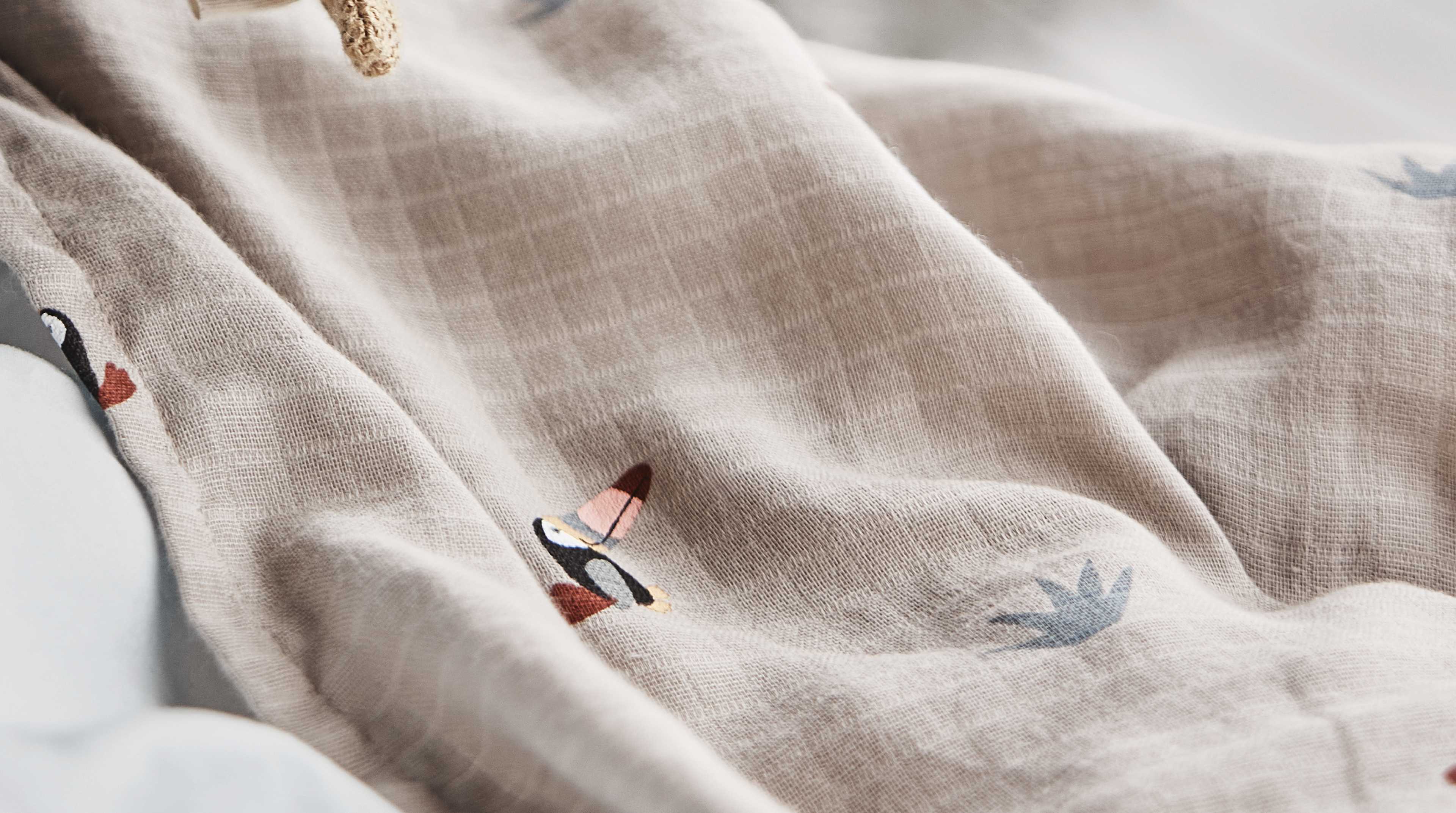 Toucan Muslin - Pack Of 2, från OYOY Mini, i färgen caramel,clay. Klicka för att öppna bilden i stort format