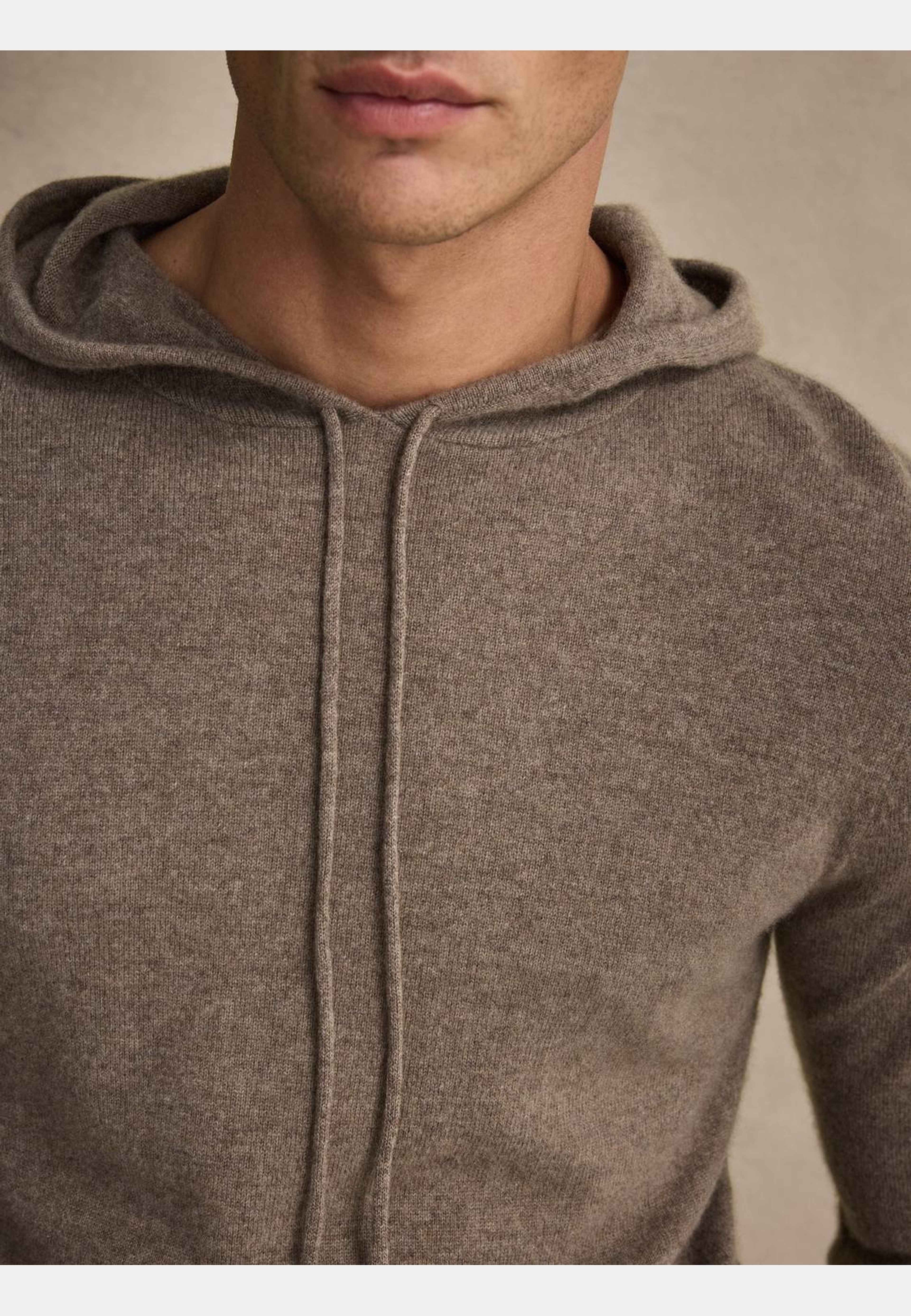 Cashmere Hoodie Eli, från John Henric, i färgen brown. Klicka för att öppna bilden i stort format