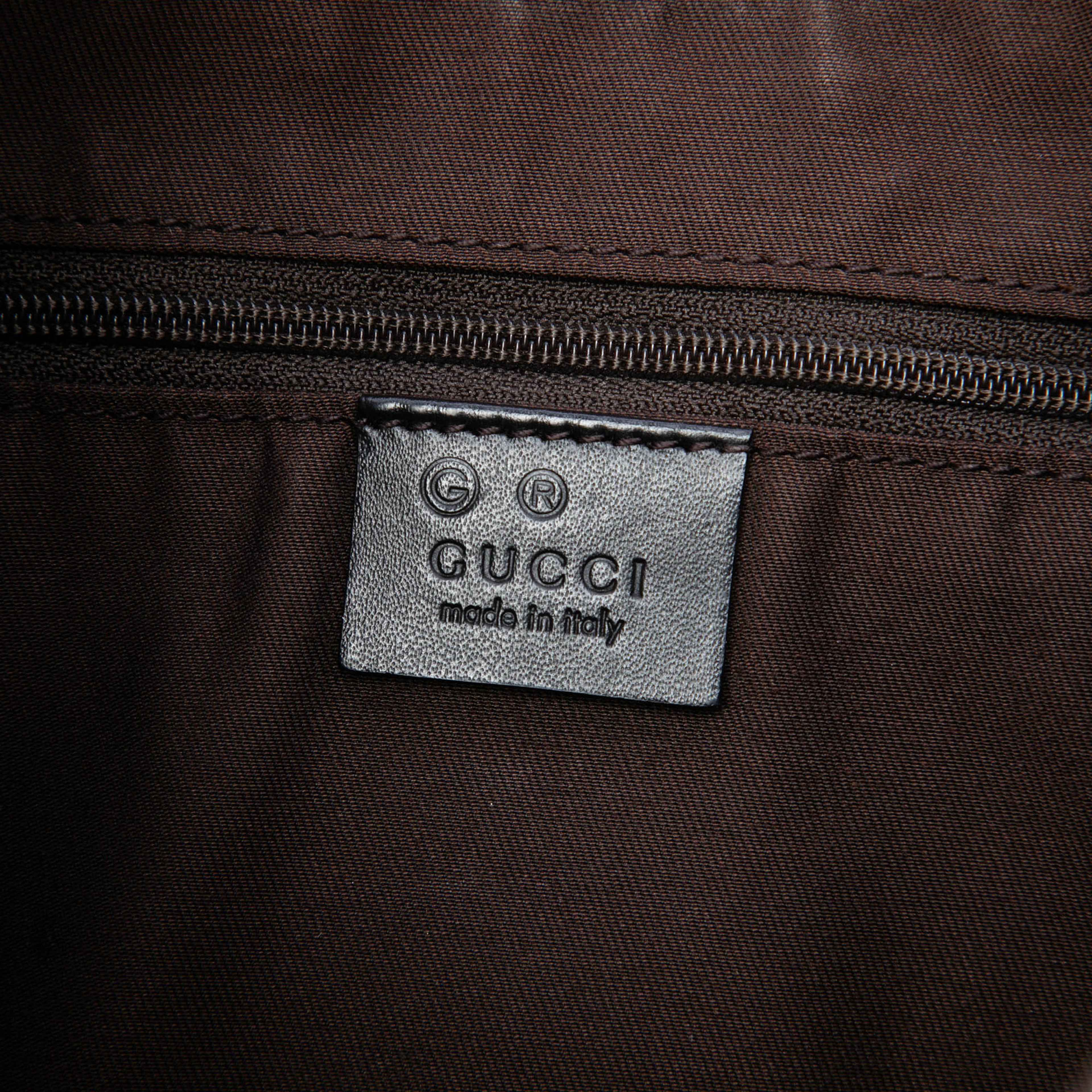 Gucci Gg Nylon Shoulder Bag, från Luxclusif, i färgen dark brown. Klicka för att öppna bilden i stort format