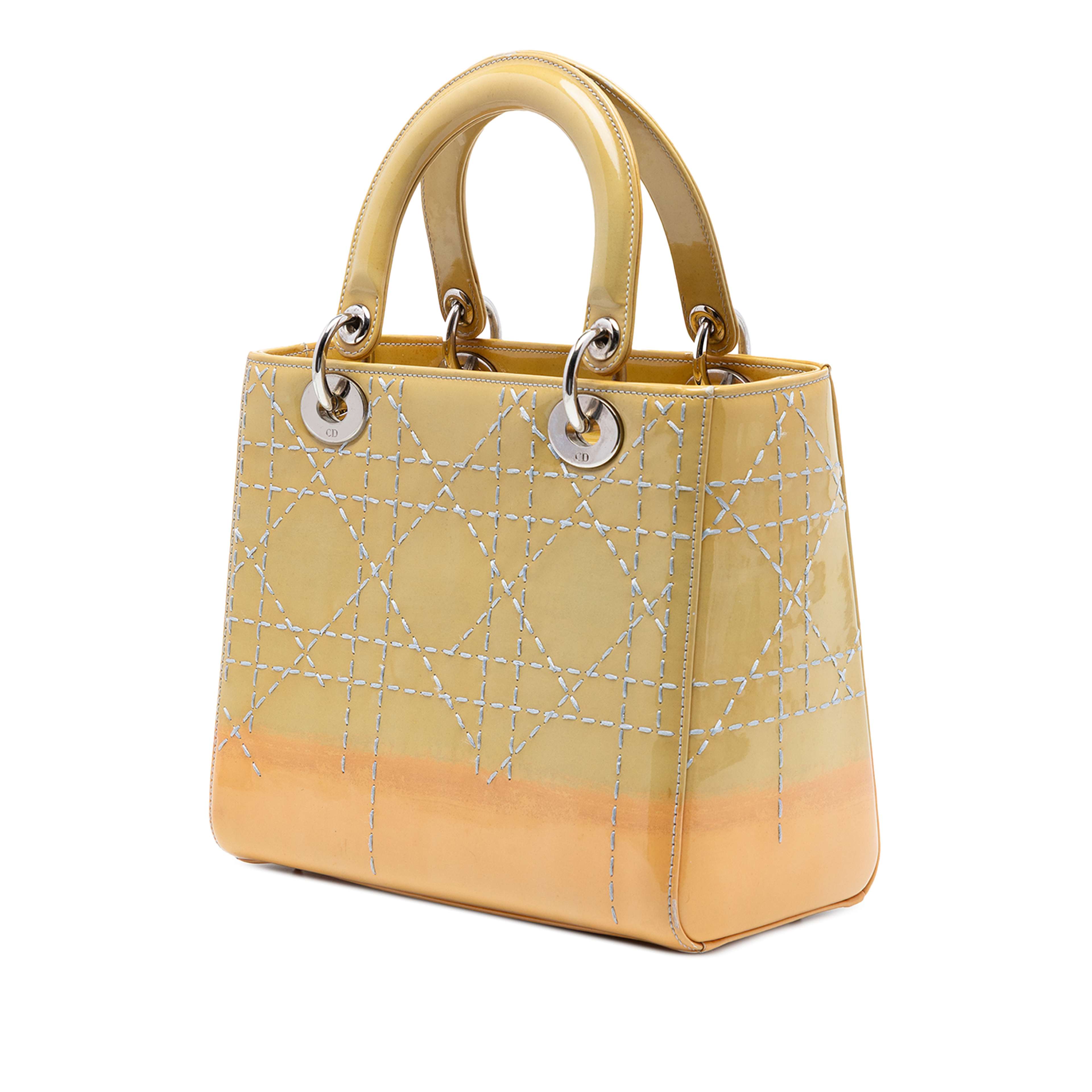 Dior Medium Ombre Patent Cannage Lady Dior, från Luxclusif, i färgen yellow. Klicka för att öppna bilden i stort format