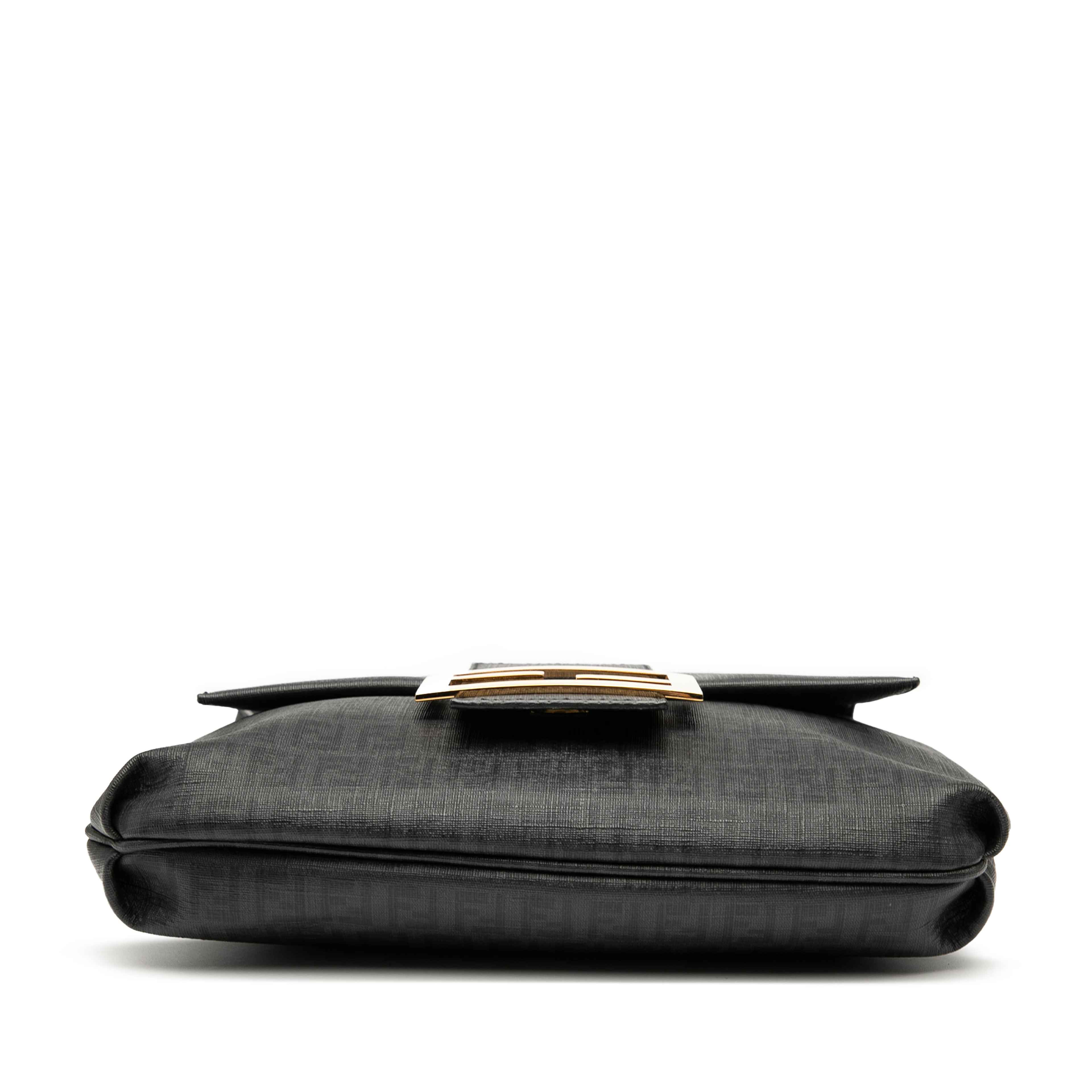 Fendi Zucchino Spalmati Crossbody, från Luxclusif, i färgen black. Klicka för att öppna bilden i stort format