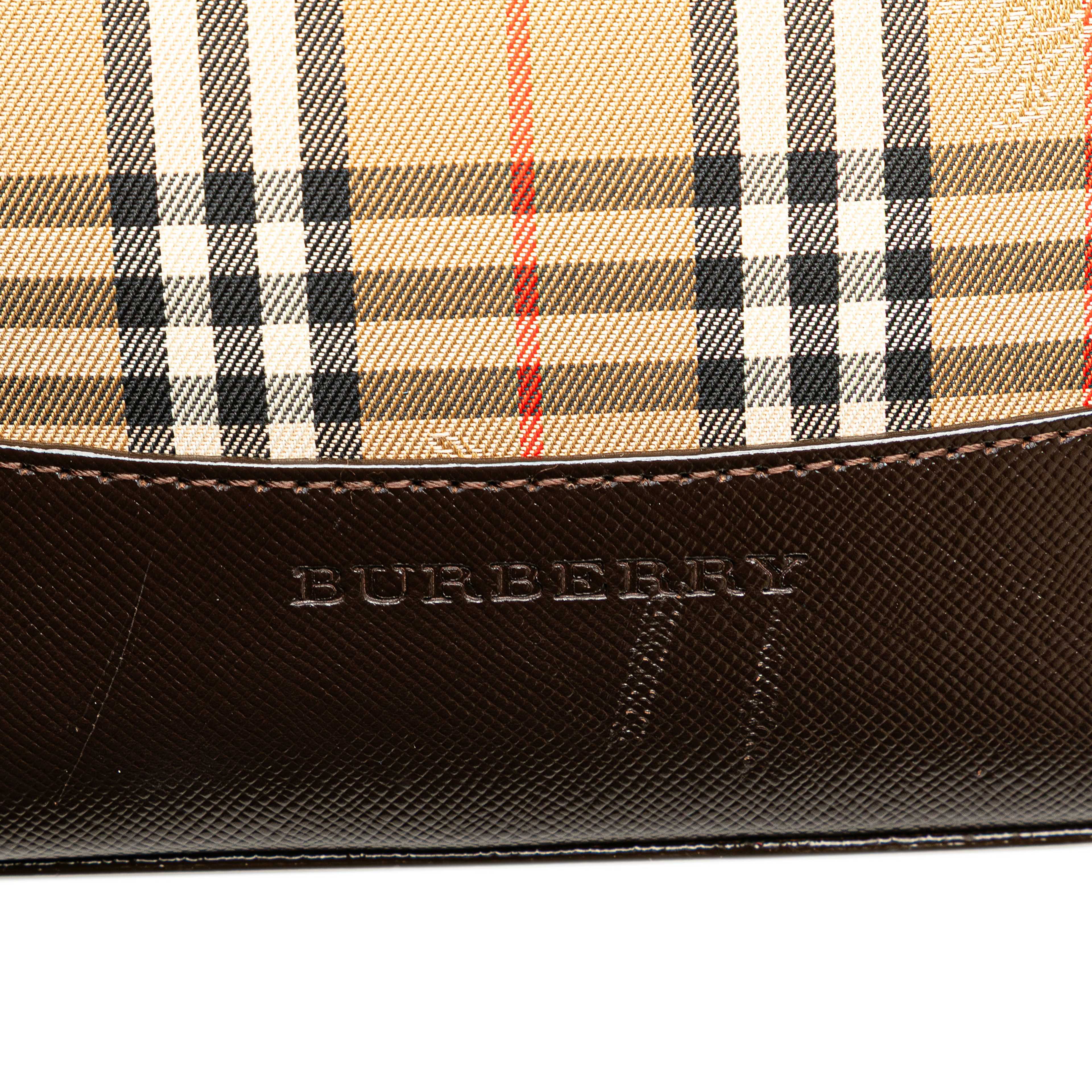 Burberry Haymarket Check Canvas Tote, från Luxclusif, i färgen beige. Klicka för att öppna bilden i stort format