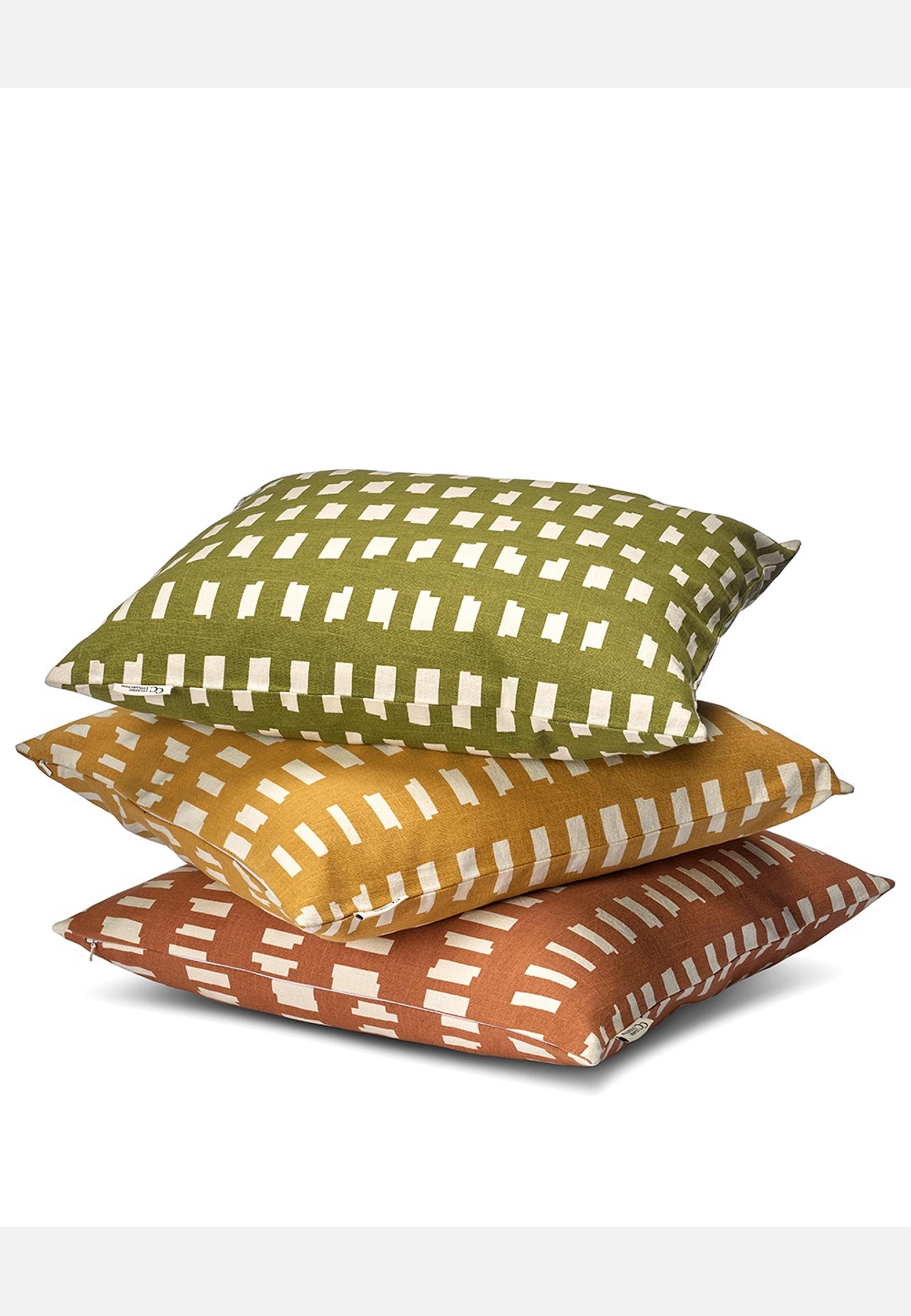 Kuddfodral Ikat Block, från Classic Collection, i färgen terracotta. Klicka för att öppna bilden i stort format