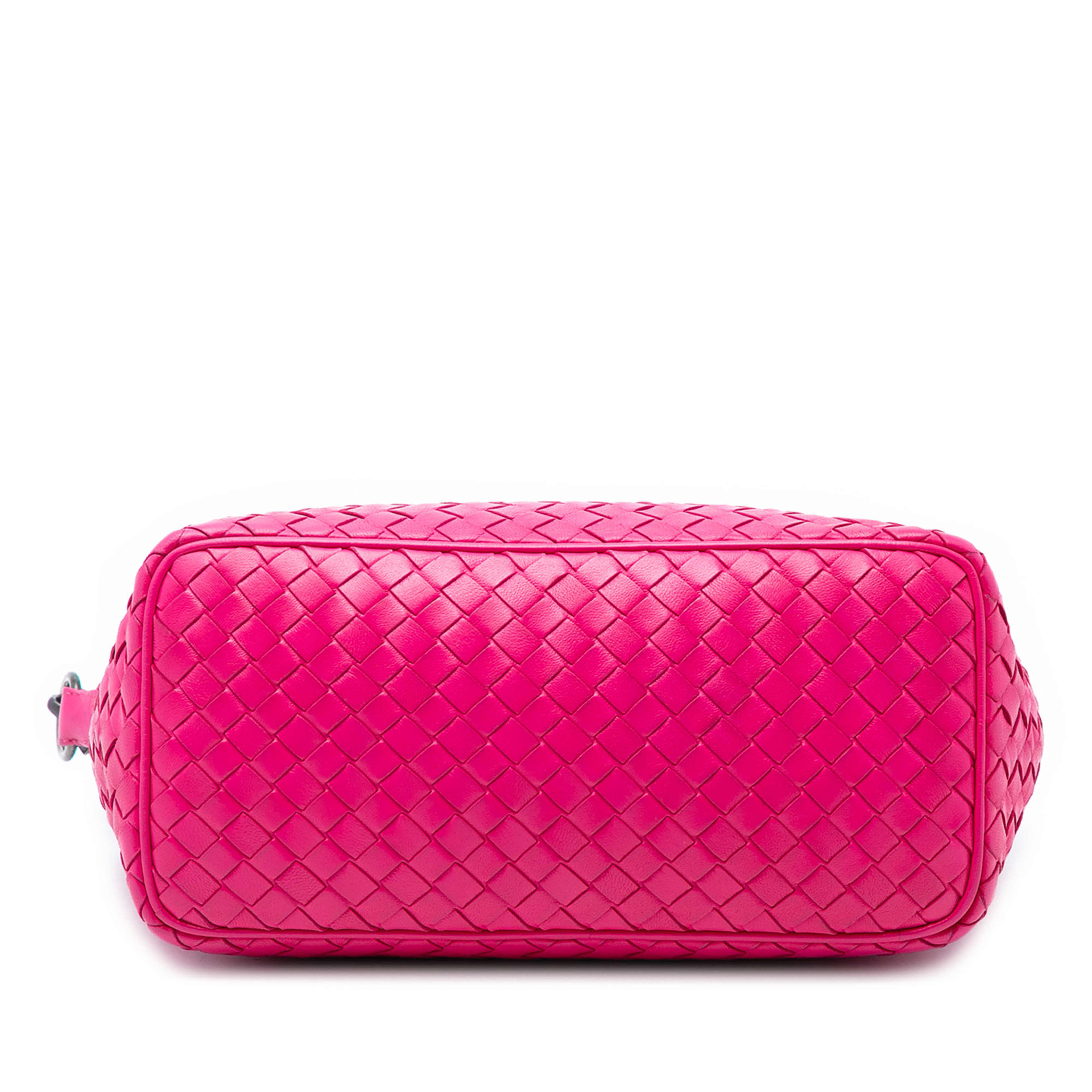 Bottega Veneta Small Nappa Intrecciato Shoulder Bag, från Luxclusif, i färgen rosa. Klicka för att öppna bilden i stort format