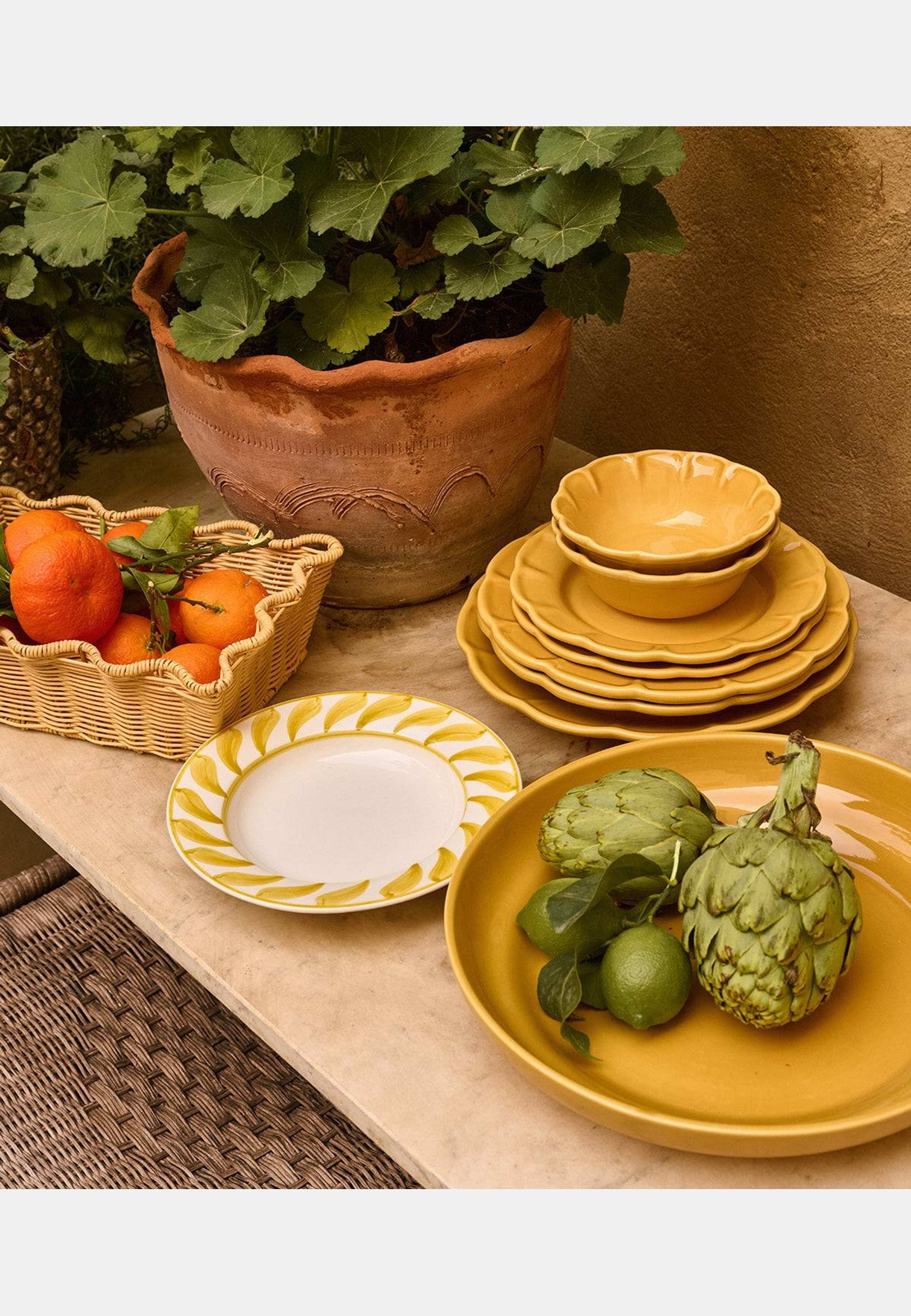 Classic Servingsskål - 32 Cm, från Pick A Poppy, i färgen yellow. Klicka för att öppna bilden i stort format