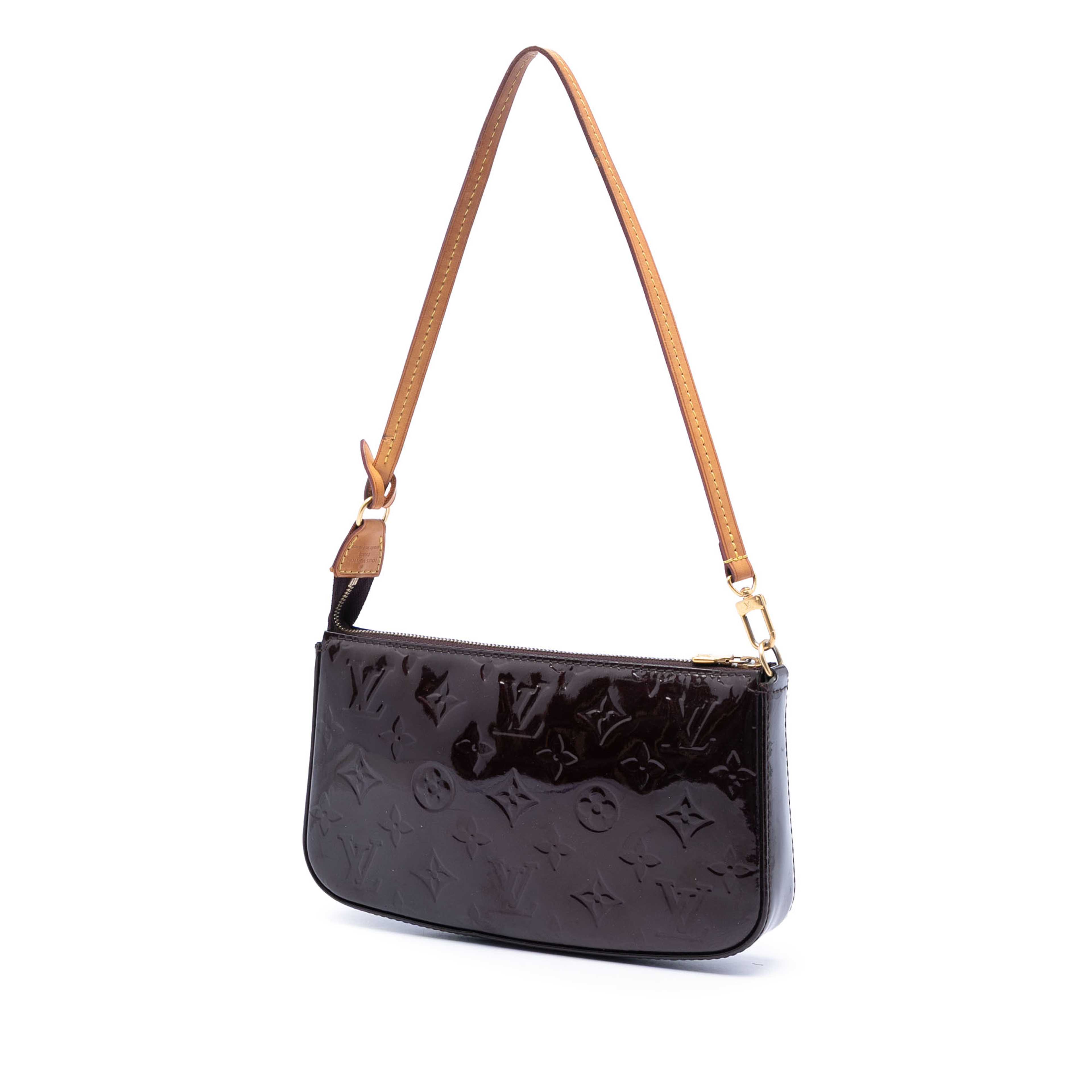 Louis Vuitton Monogram Vernis Pochette Accessoires, från Luxclusif, i färgen purple. Klicka för att öppna bilden i stort format