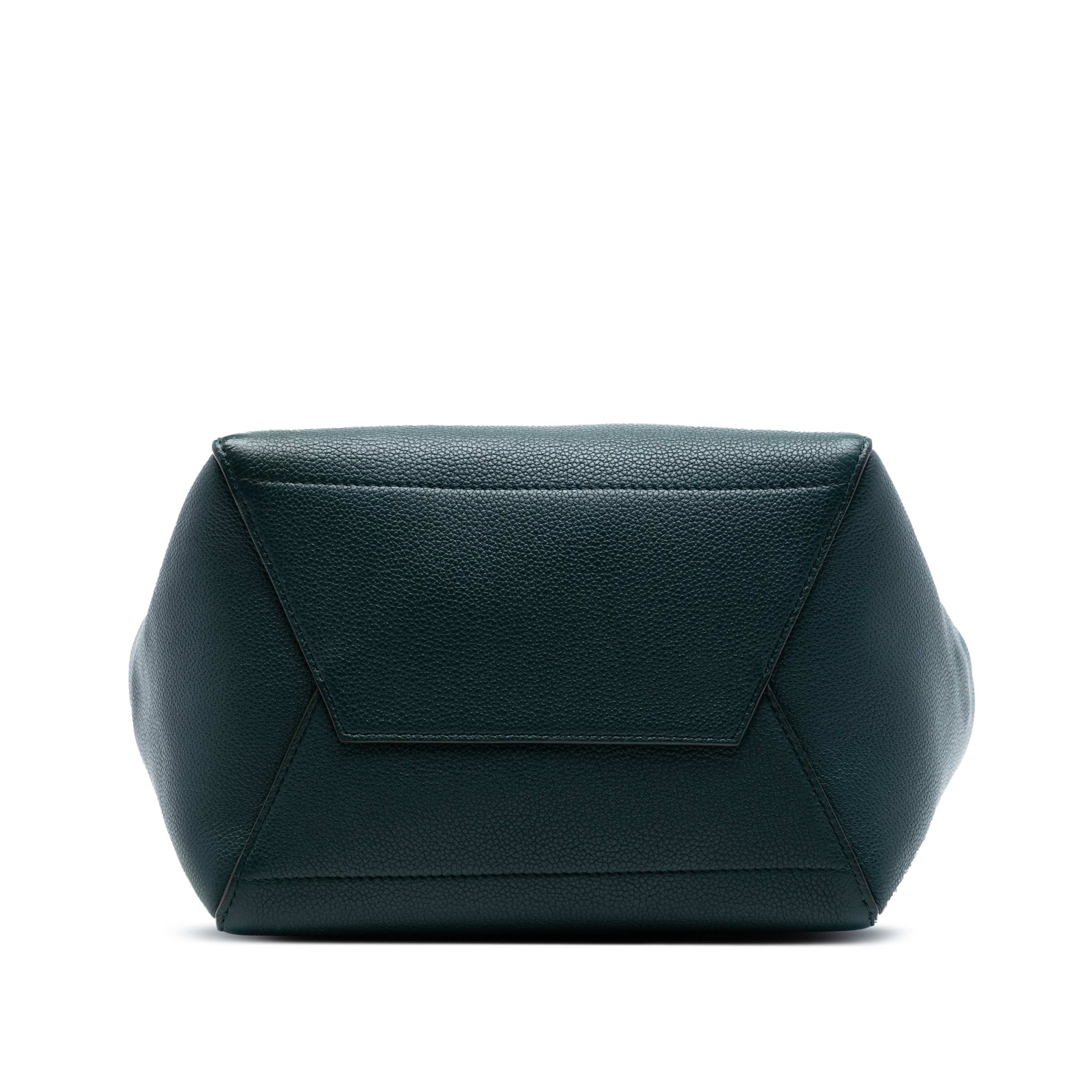 Celine Medium Leather Seau Sangle Bucket Bag, från Luxclusif, i färgen dark green. Klicka för att öppna bilden i stort format