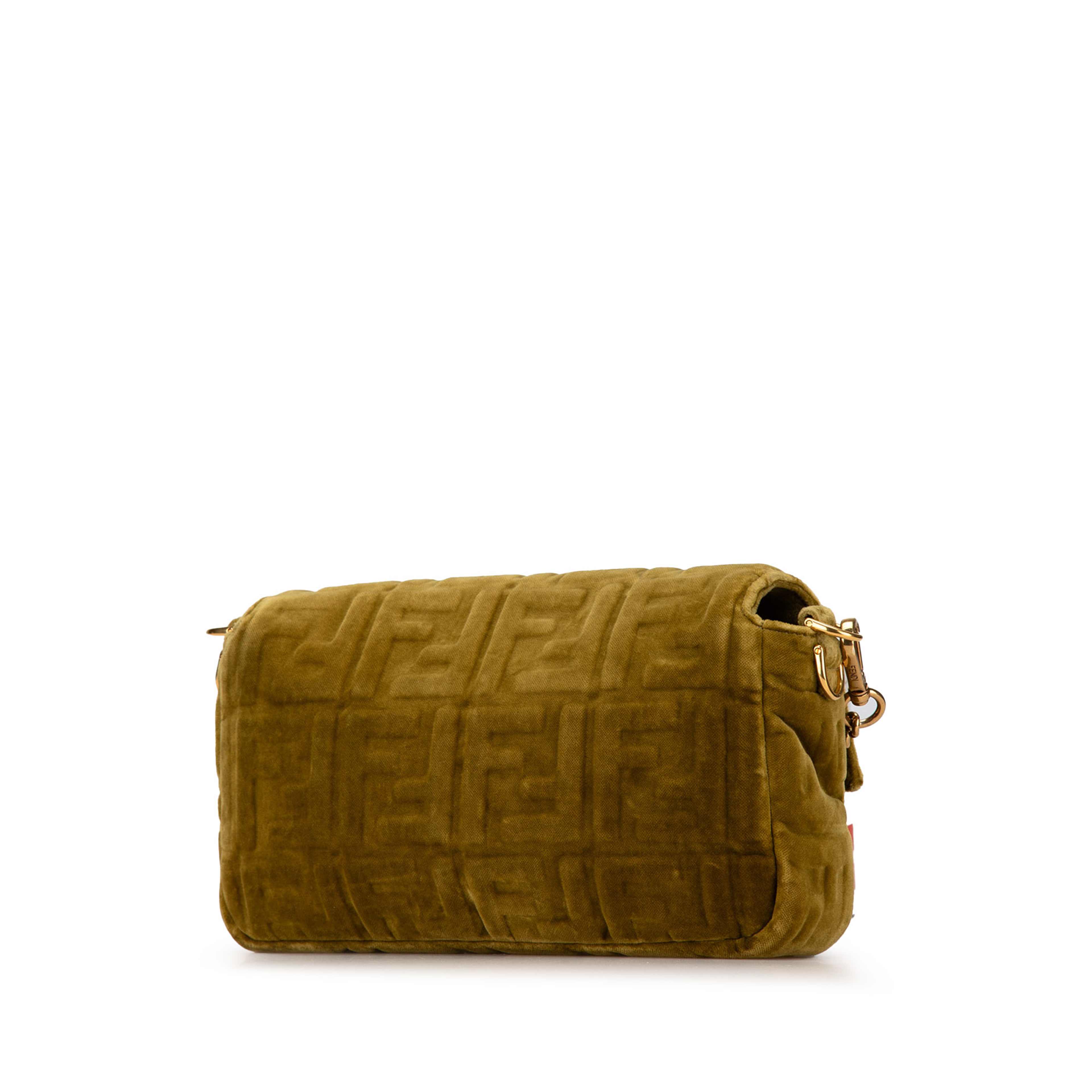 Fendi Zucca Embossed Velvet Baguette Satchel, från Luxclusif, i färgen olive green. Klicka för att öppna bilden i stort format
