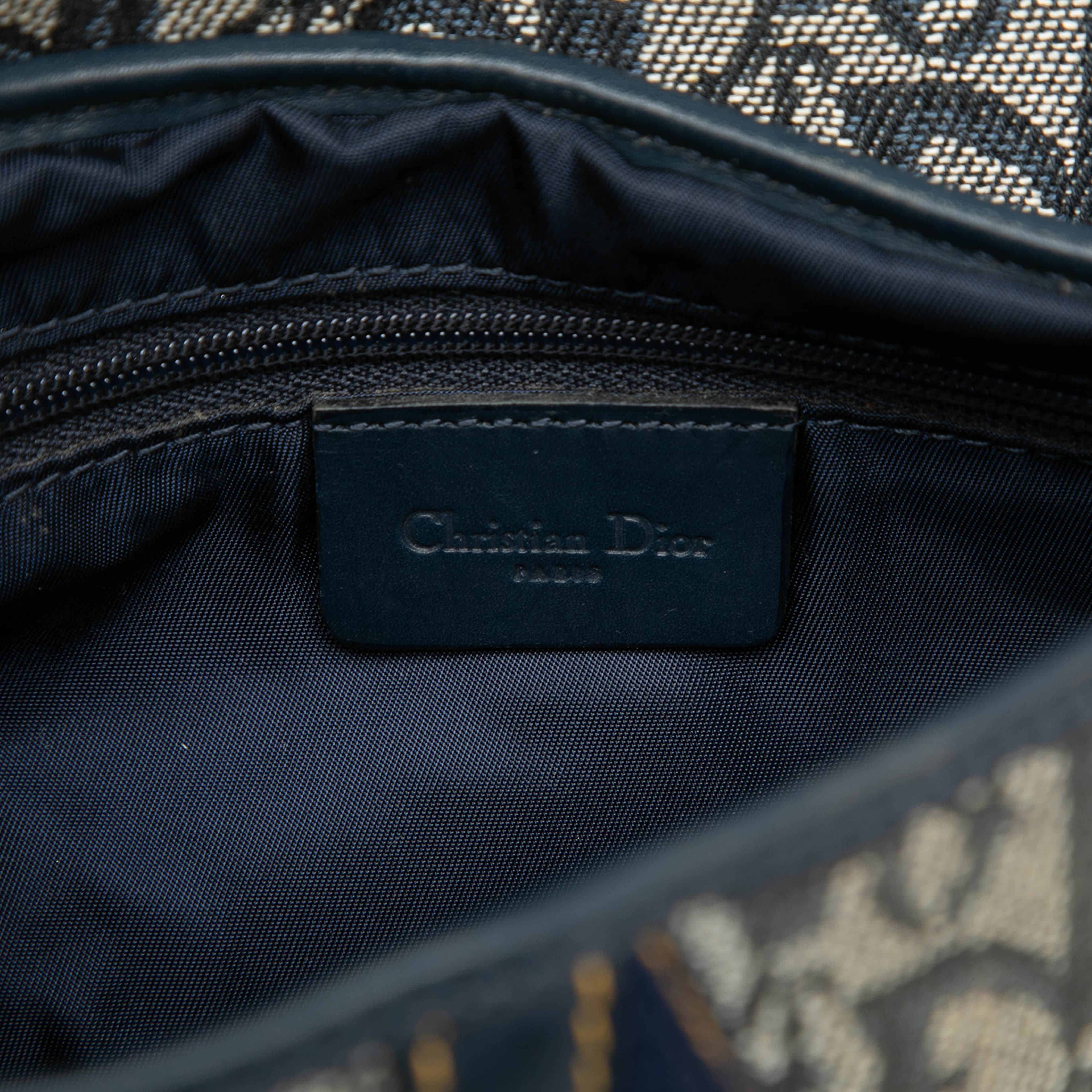 Dior Diorissimo Canvas Double Saddle Bag, från Luxclusif, i färgen blue. Klicka för att öppna bilden i stort format