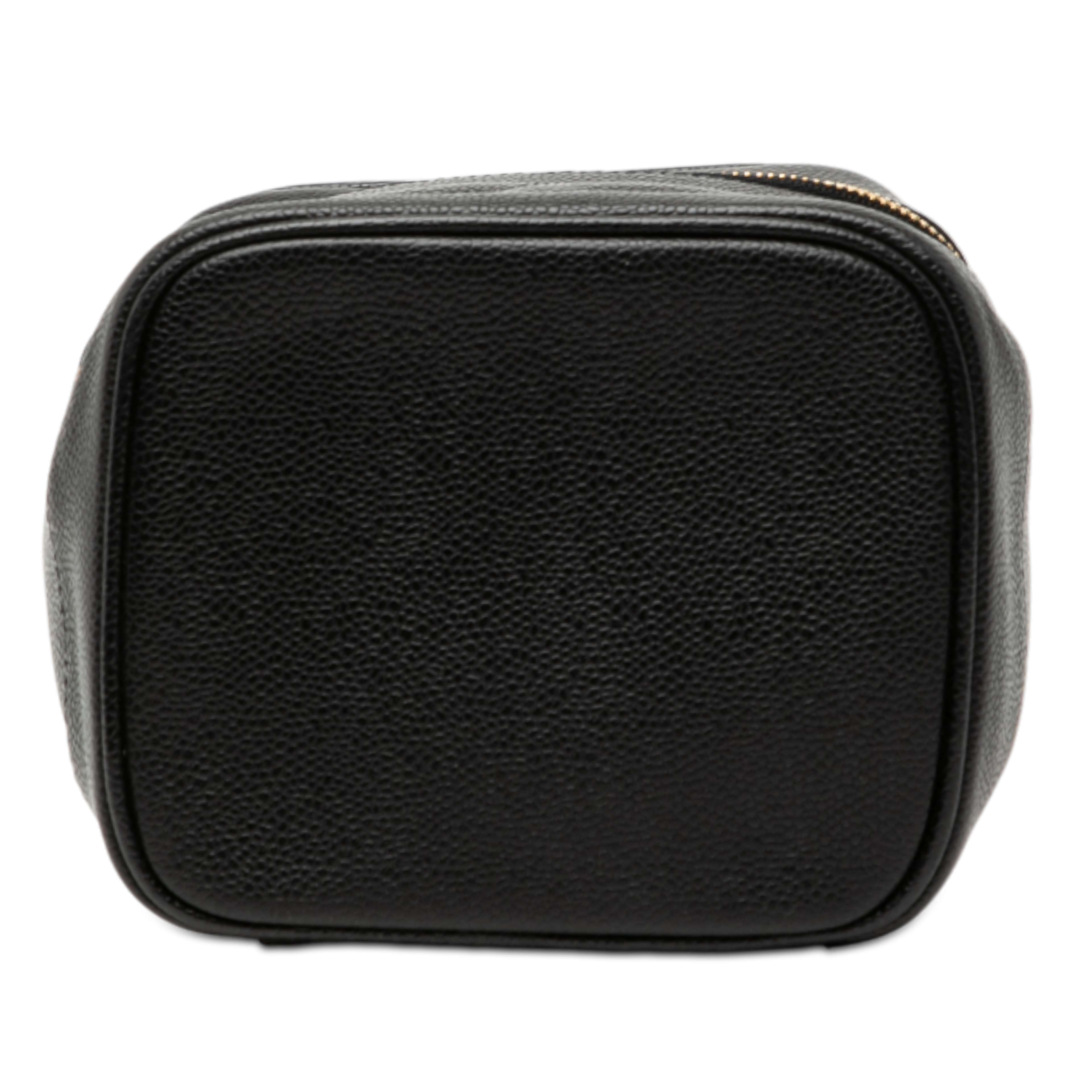 Chanel Cc Caviar Vanity Bag, från Luxclusif, i färgen black. Klicka för att öppna bilden i stort format