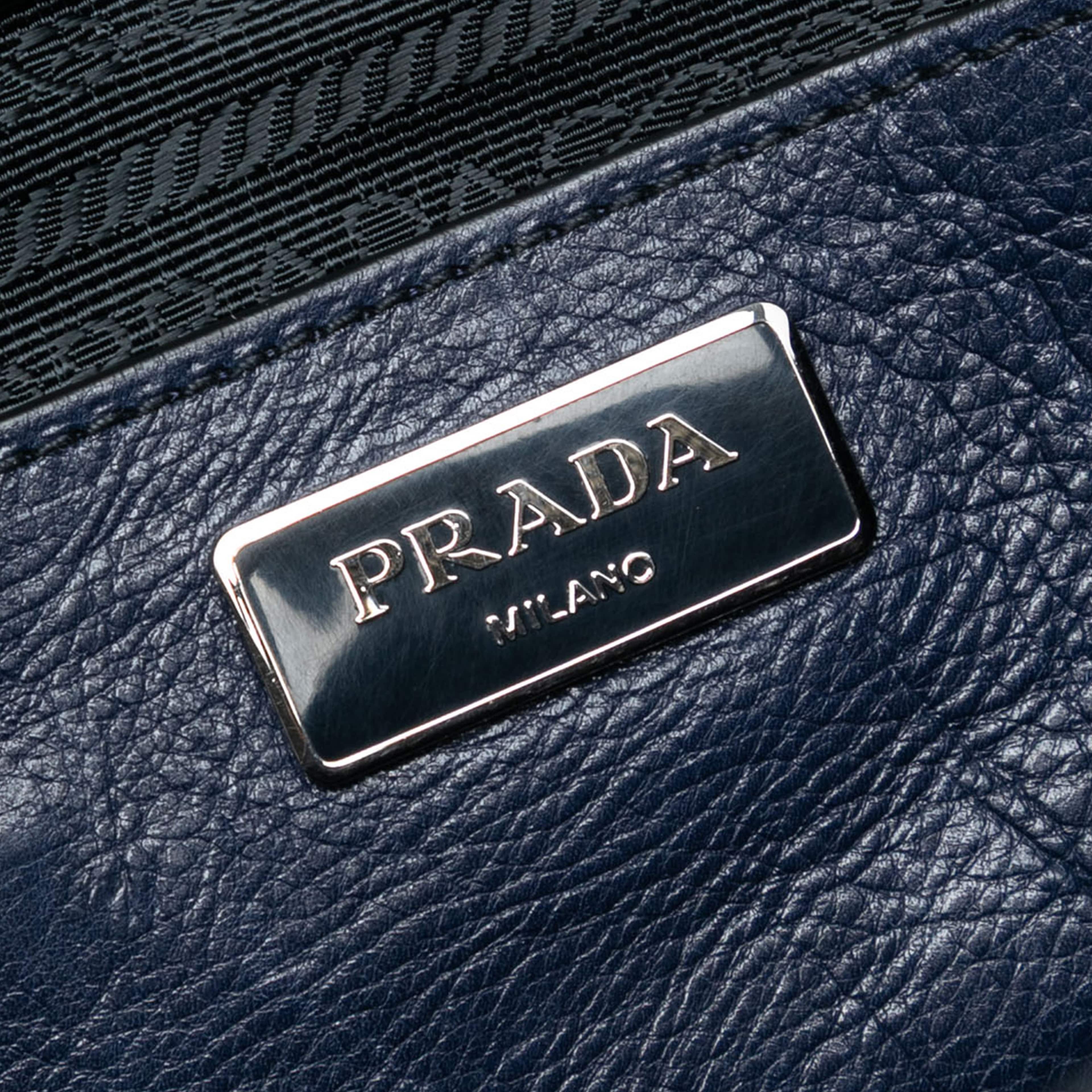 Prada Glace Calf Sound Lock Satchel, från Luxclusif, i färgen navy. Klicka för att öppna bilden i stort format