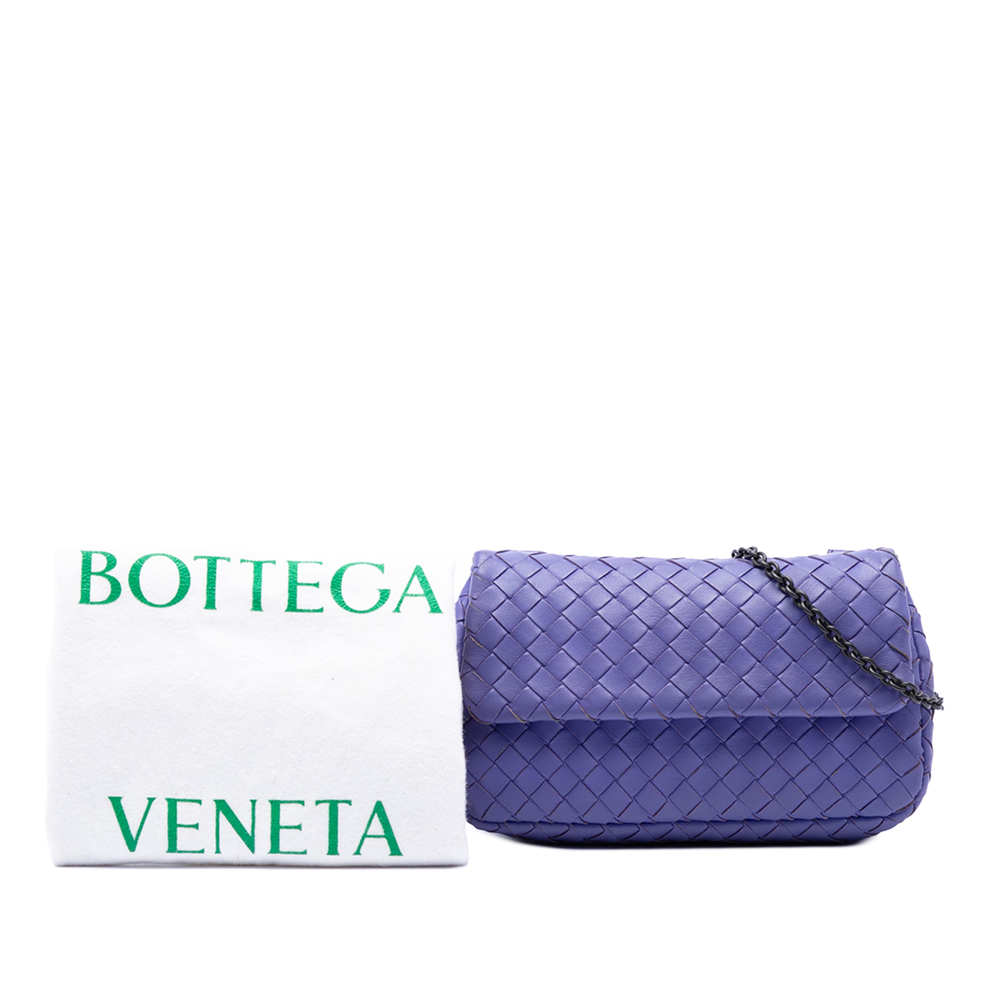 Bottega Veneta Mini Nappa Intrecciato Expandable Chain Flap Crossbody, från Luxclusif, i färgen purpur. Klicka för att öppna bilden i stort format