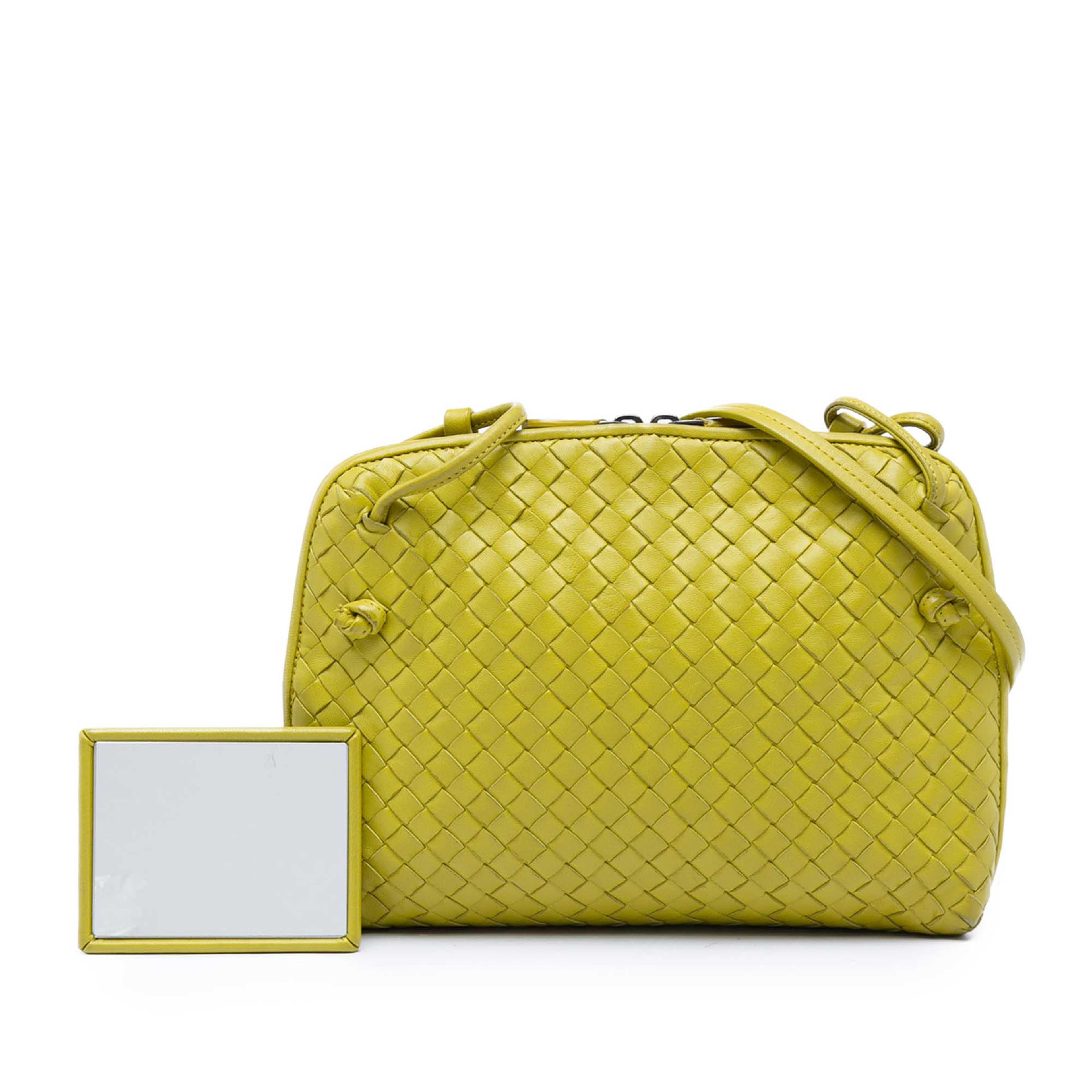 Bottega Veneta Nappa Intrecciato Nodini Crossbody, från Luxclusif, i färgen gul. Klicka för att öppna bilden i stort format