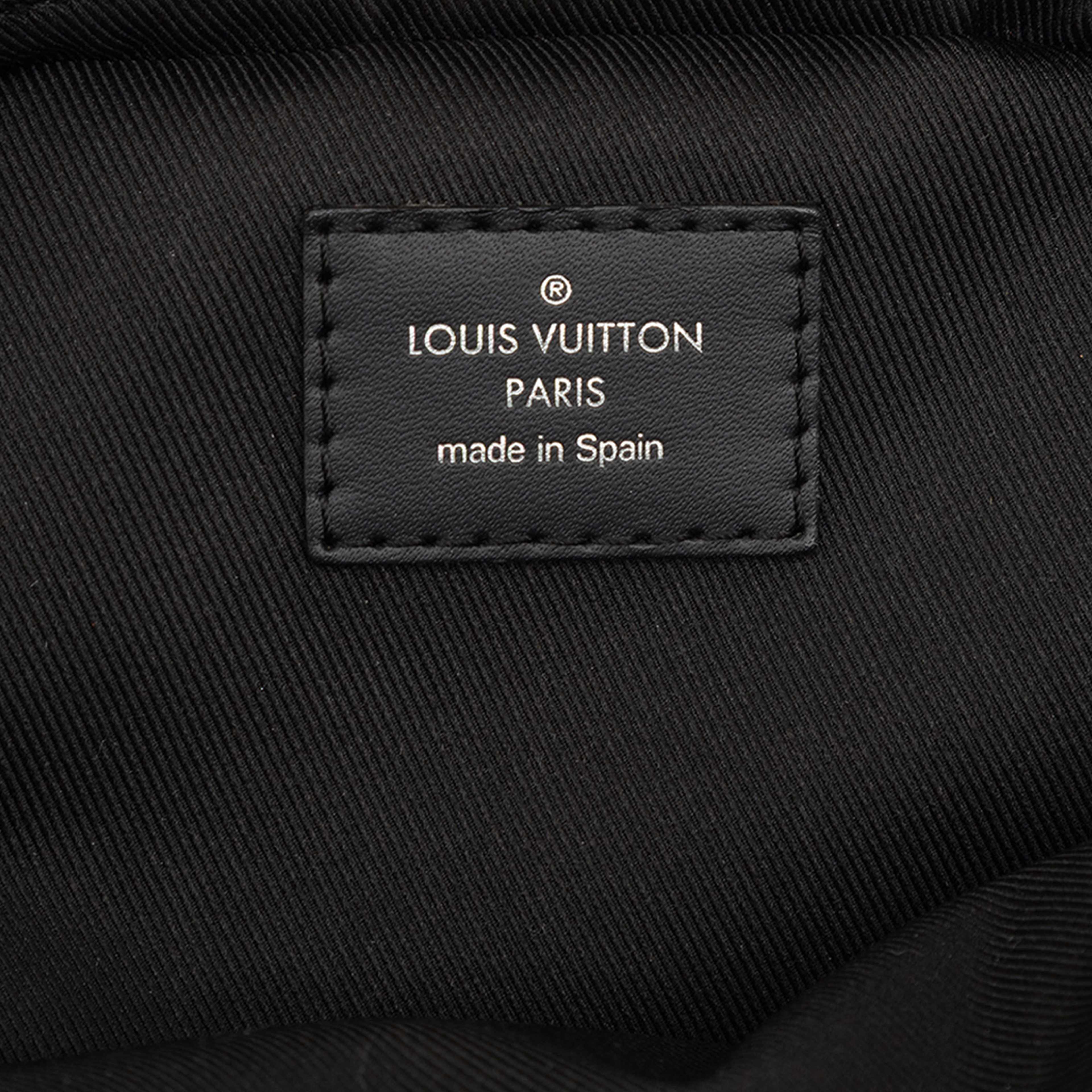 Louis Vuitton Epi Initials Danube Ppm, från Luxclusif, i färgen black. Klicka för att öppna bilden i stort format
