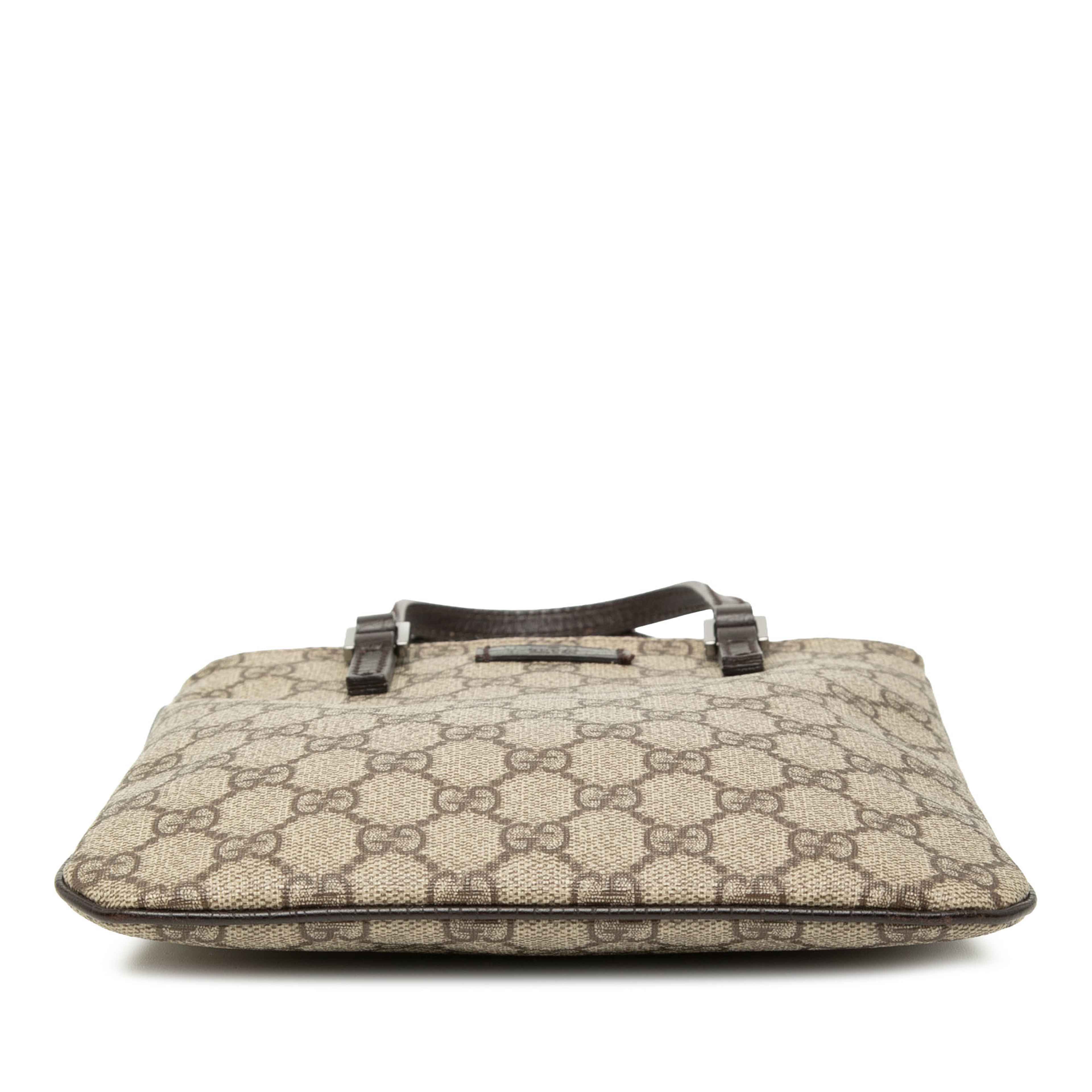 Gucci Gg Supreme Handbag, från Luxclusif, i färgen beige. Klicka för att öppna bilden i stort format