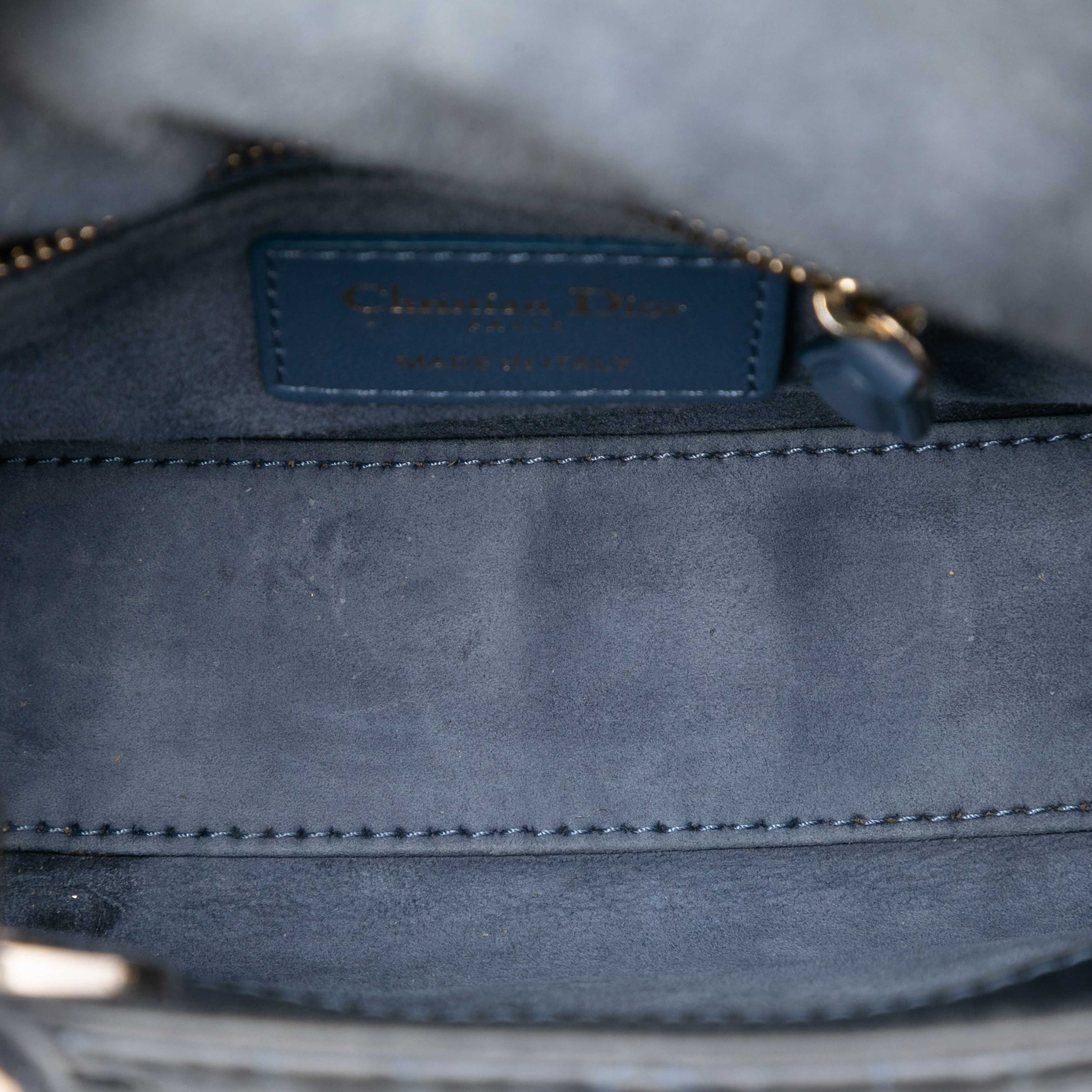 Dior Mini Satin Cannage Swarovski Crystal Lady Dior, från Luxclusif, i färgen gray. Klicka för att öppna bilden i stort format