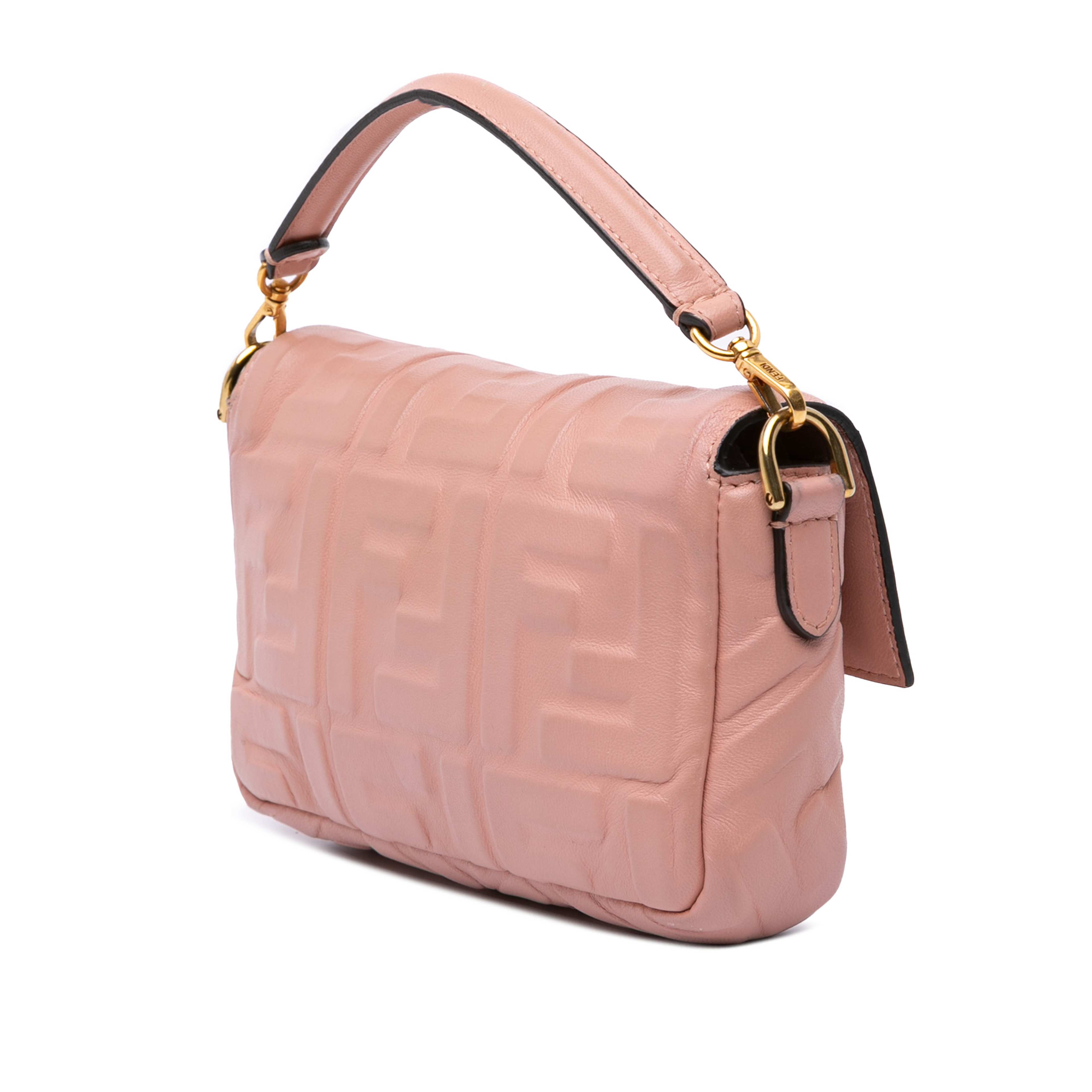 Fendi Mini Zucca Embossed Leather Baguette Satchel, från Luxclusif, i färgen light pink. Klicka för att öppna bilden i stort format