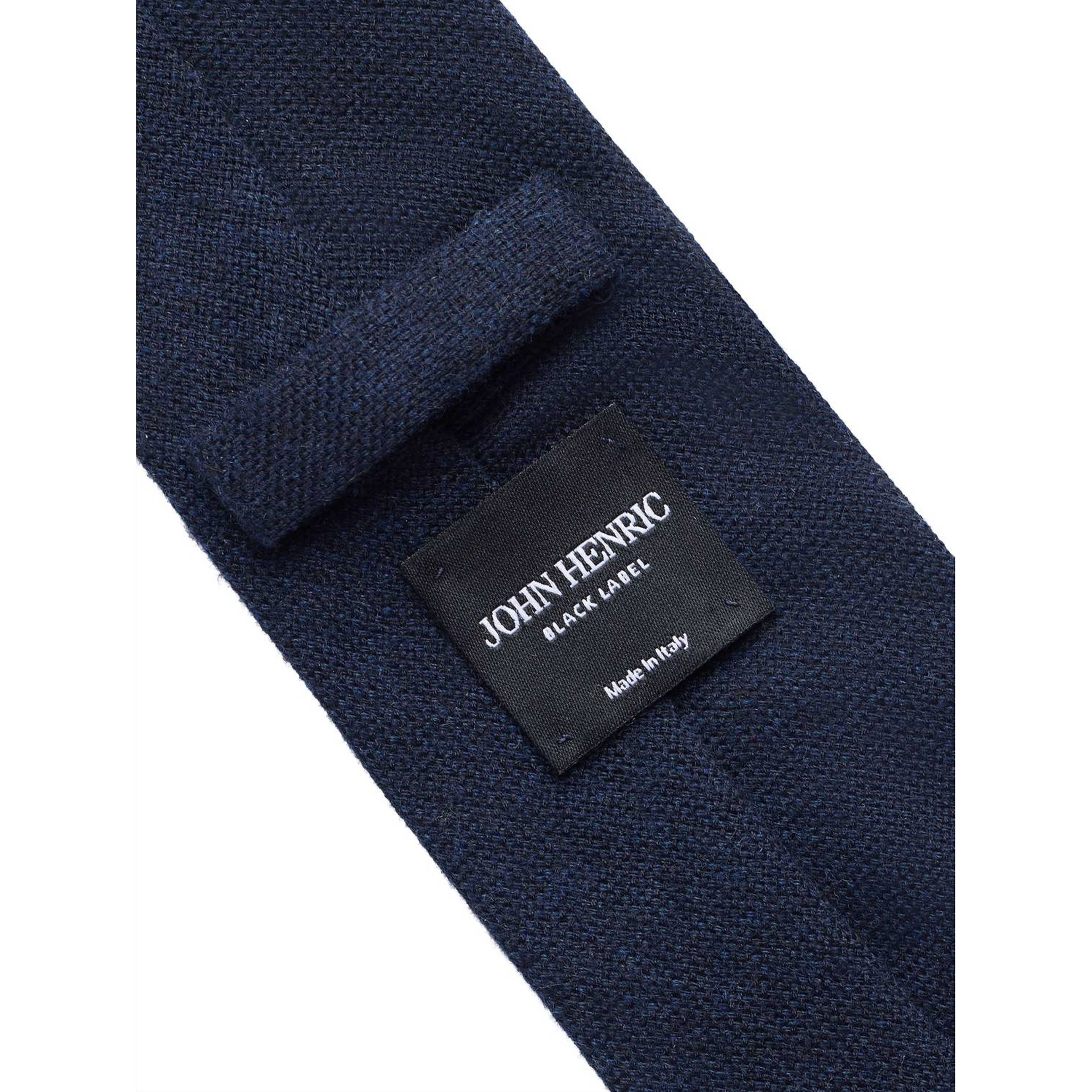 Cashmere Tie, från John Henric, i färgen mörkblå. Klicka för att öppna bilden i stort format