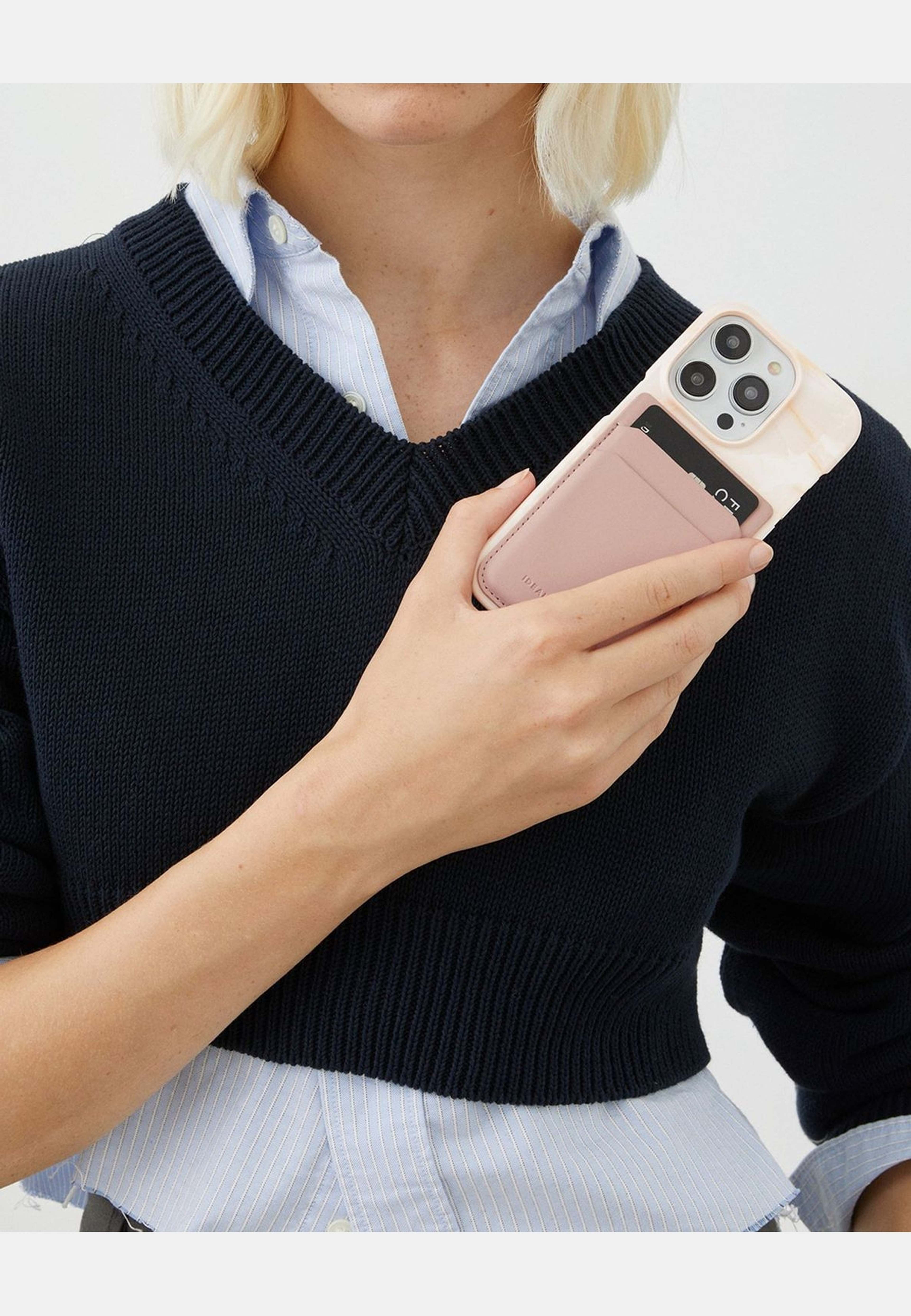 Printed Case Magsafe Iphone, från Ideal Of Sweden, i färgen pink. Klicka för att öppna bilden i stort format