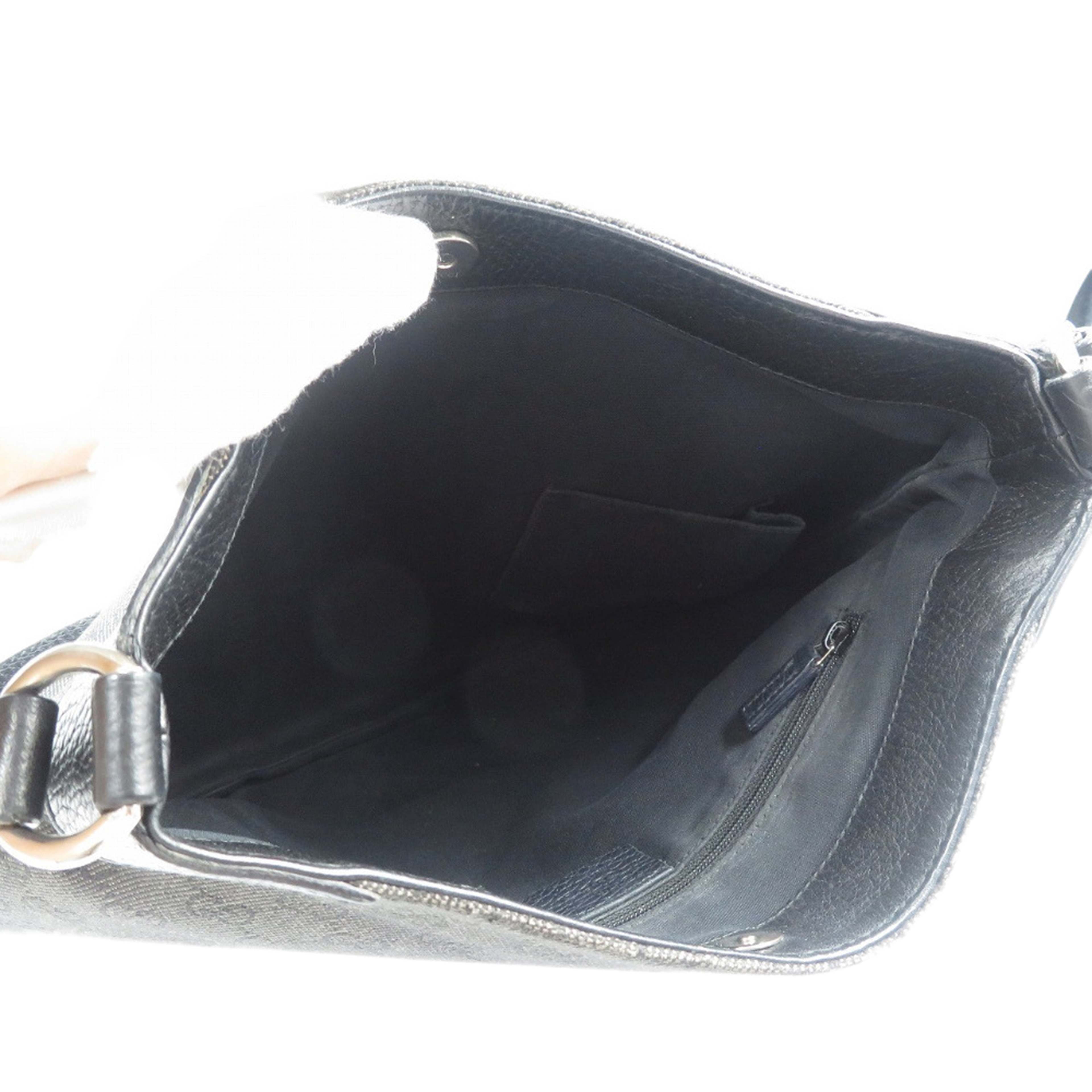 Gucci Gg Denim Shoulder Bag, från Luxclusif, i färgen black. Klicka för att öppna bilden i stort format