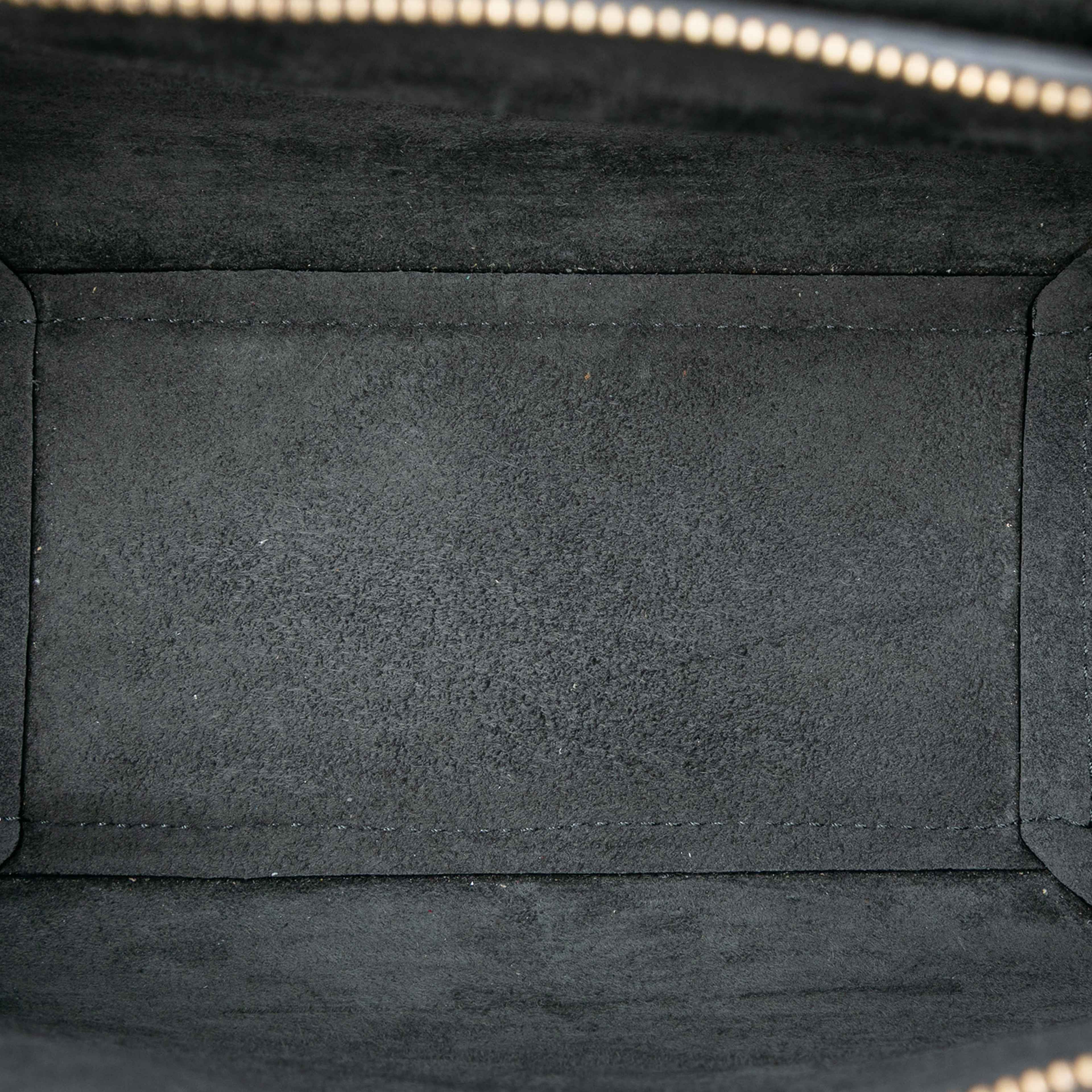 Celine Nano Grained Calfskin Belt Bag, från Luxclusif, i färgen gray. Klicka för att öppna bilden i stort format