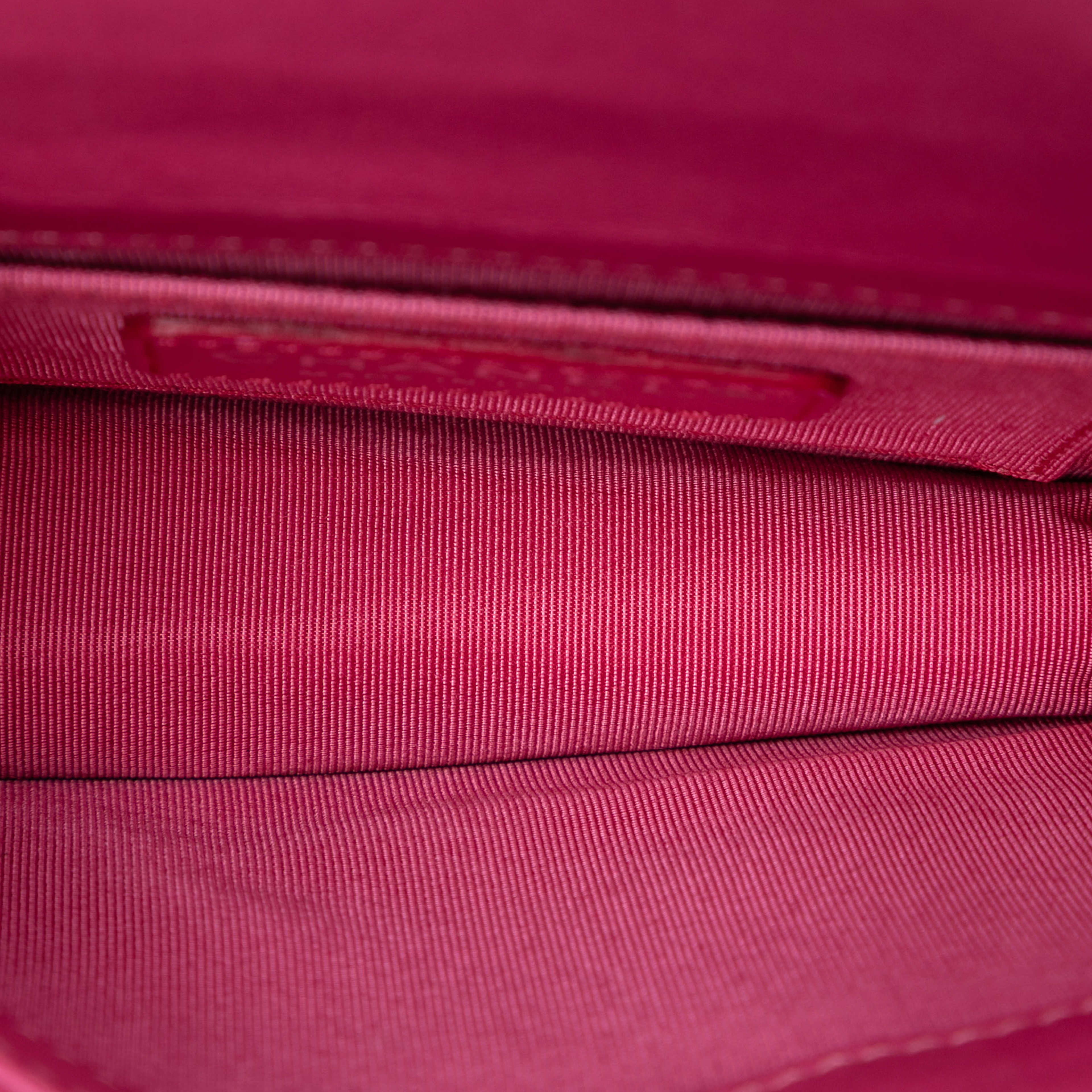 Chanel Mini Ombre Acrylic And Patent Boy Brick Flap, från Luxclusif, i färgen blush. Klicka för att öppna bilden i stort format