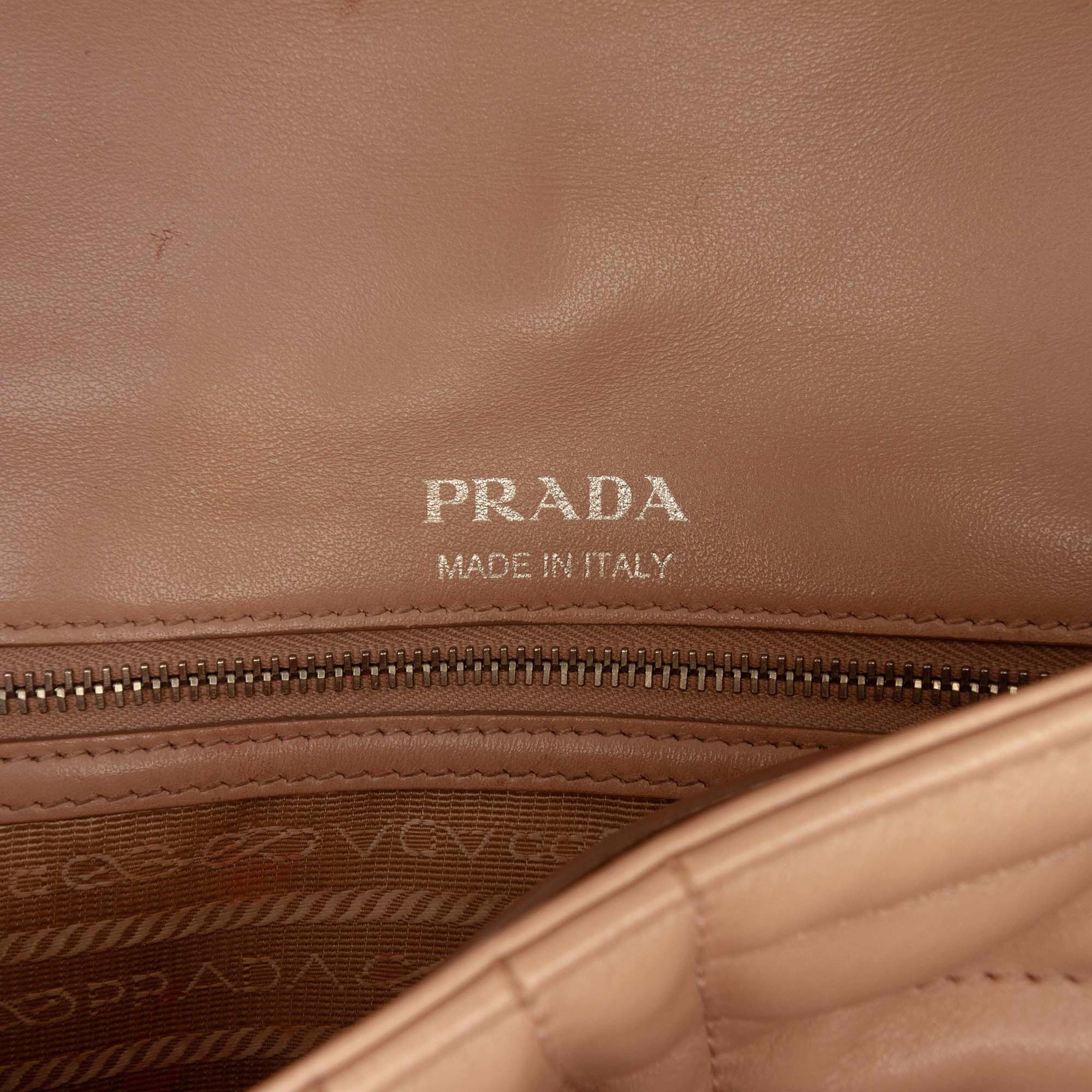 Prada Medium Soft Calf Impunture Diagramme Bag, från Luxclusif, i färgen beige. Klicka för att öppna bilden i stort format