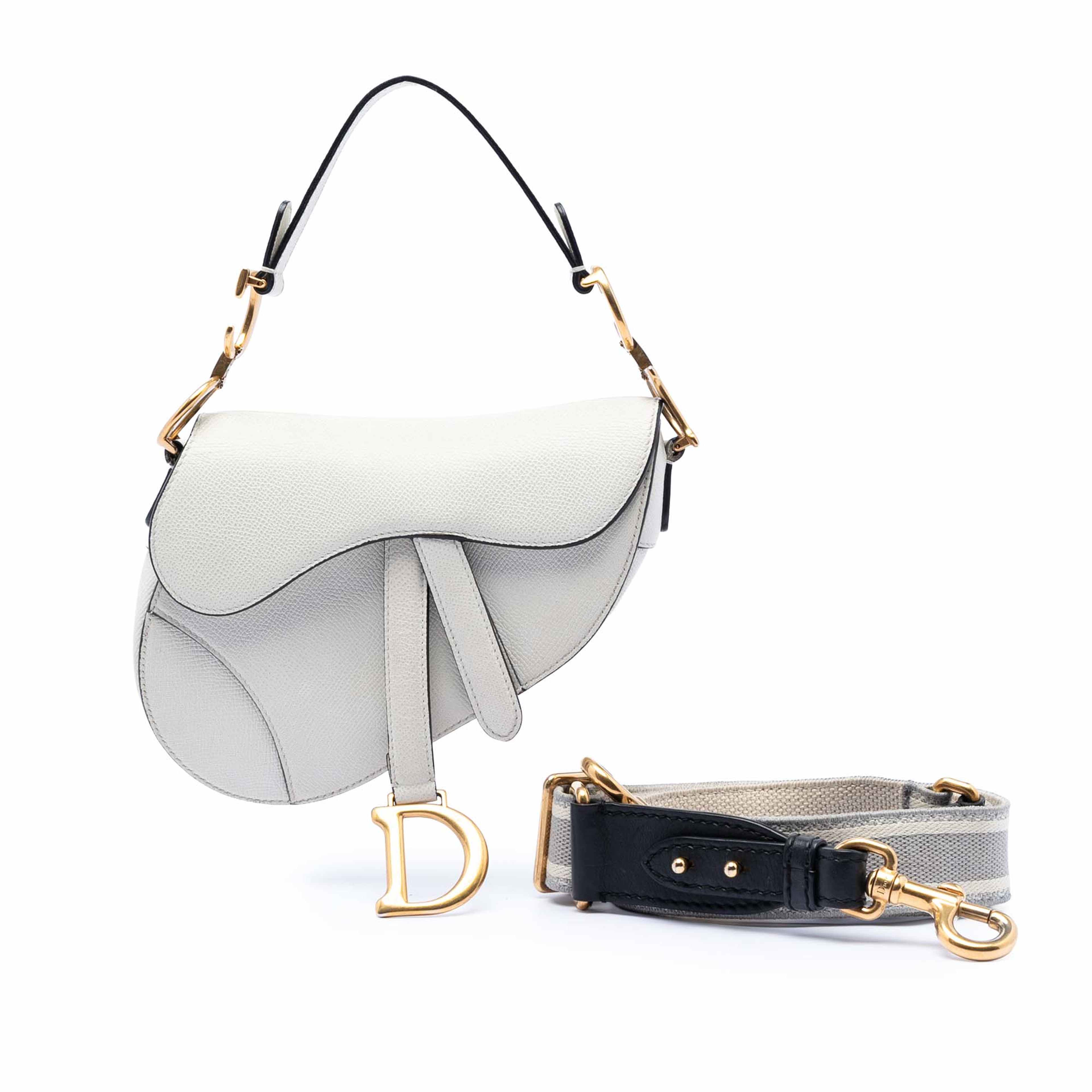 Dior Mini Grained Calfskin Saddle Bag, från Luxclusif, i färgen vit. Klicka för att öppna bilden i stort format