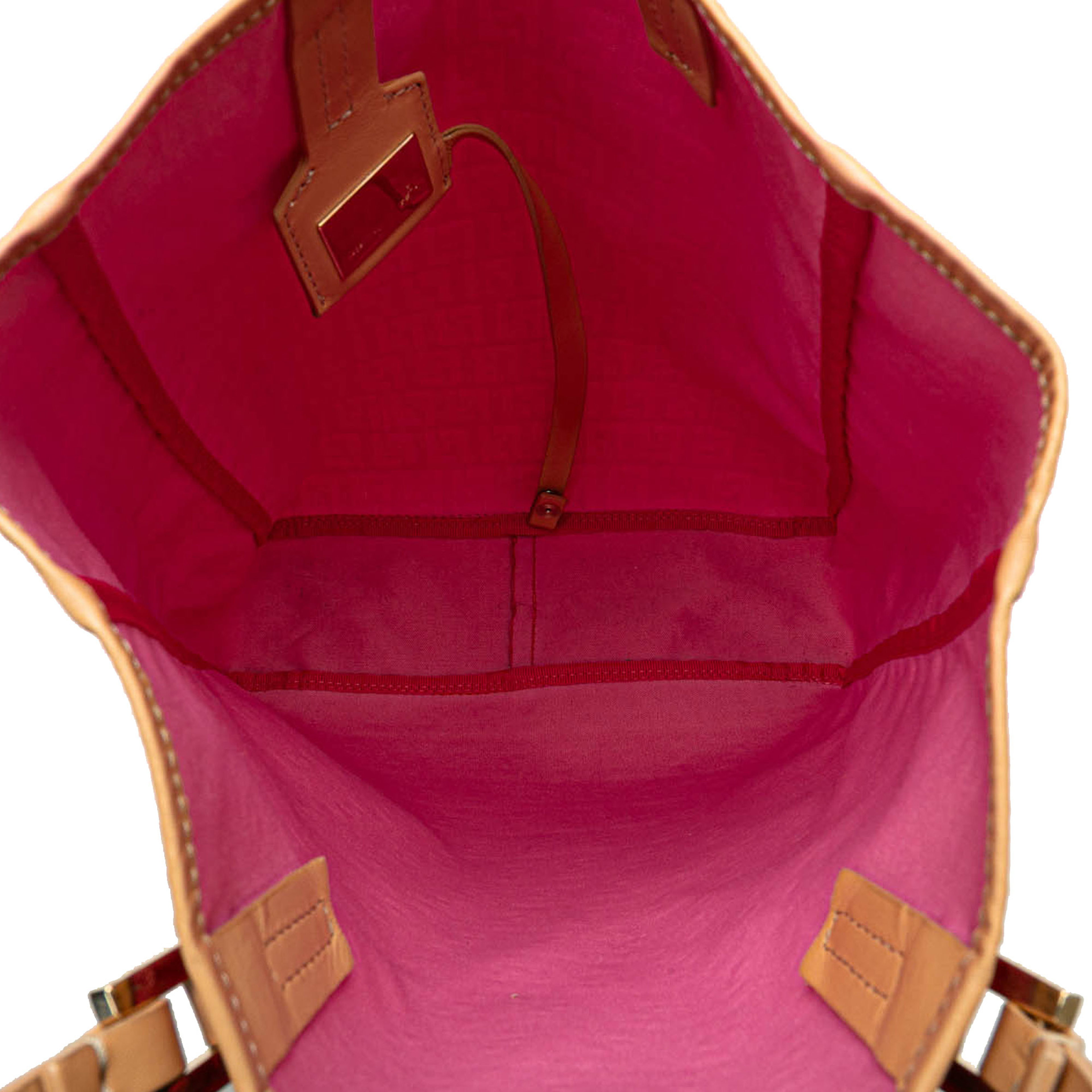 Fendi Zucchino Canvas Tote, från Luxclusif, i färgen dark pink. Klicka för att öppna bilden i stort format