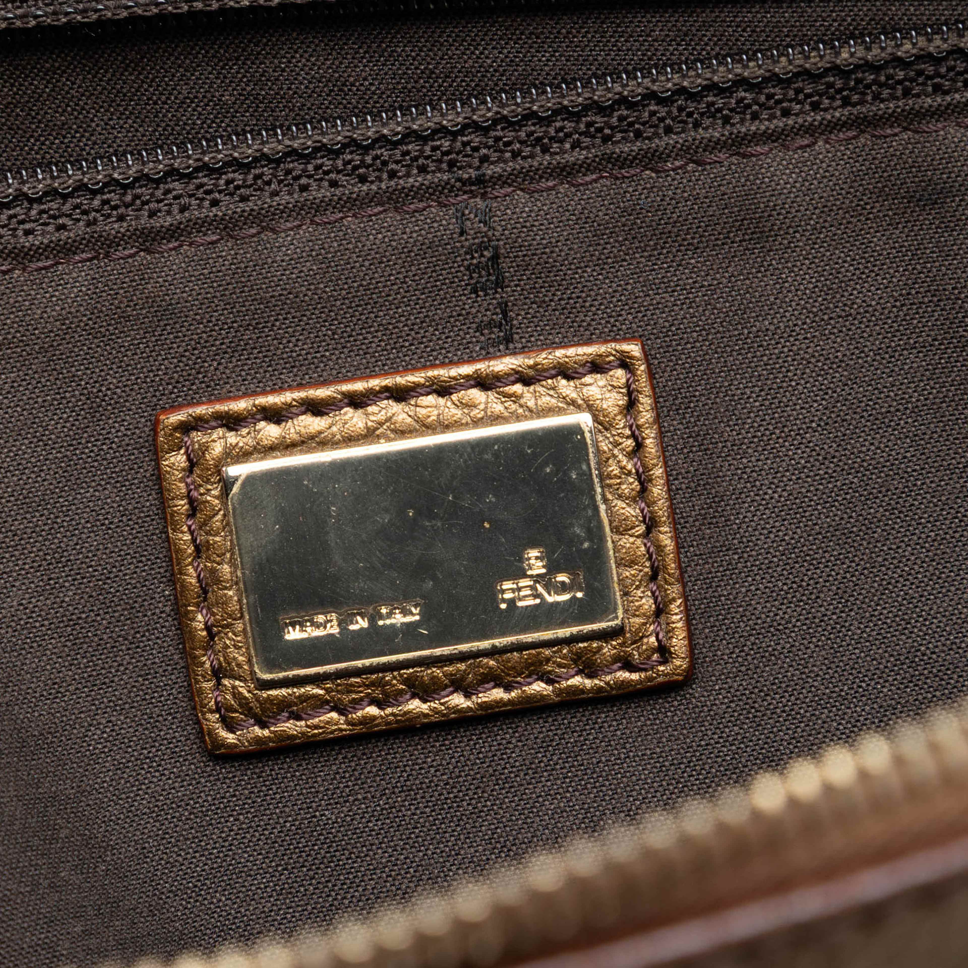 Fendi Zucchino Canvas Tote, från Luxclusif, i färgen beige. Klicka för att öppna bilden i stort format