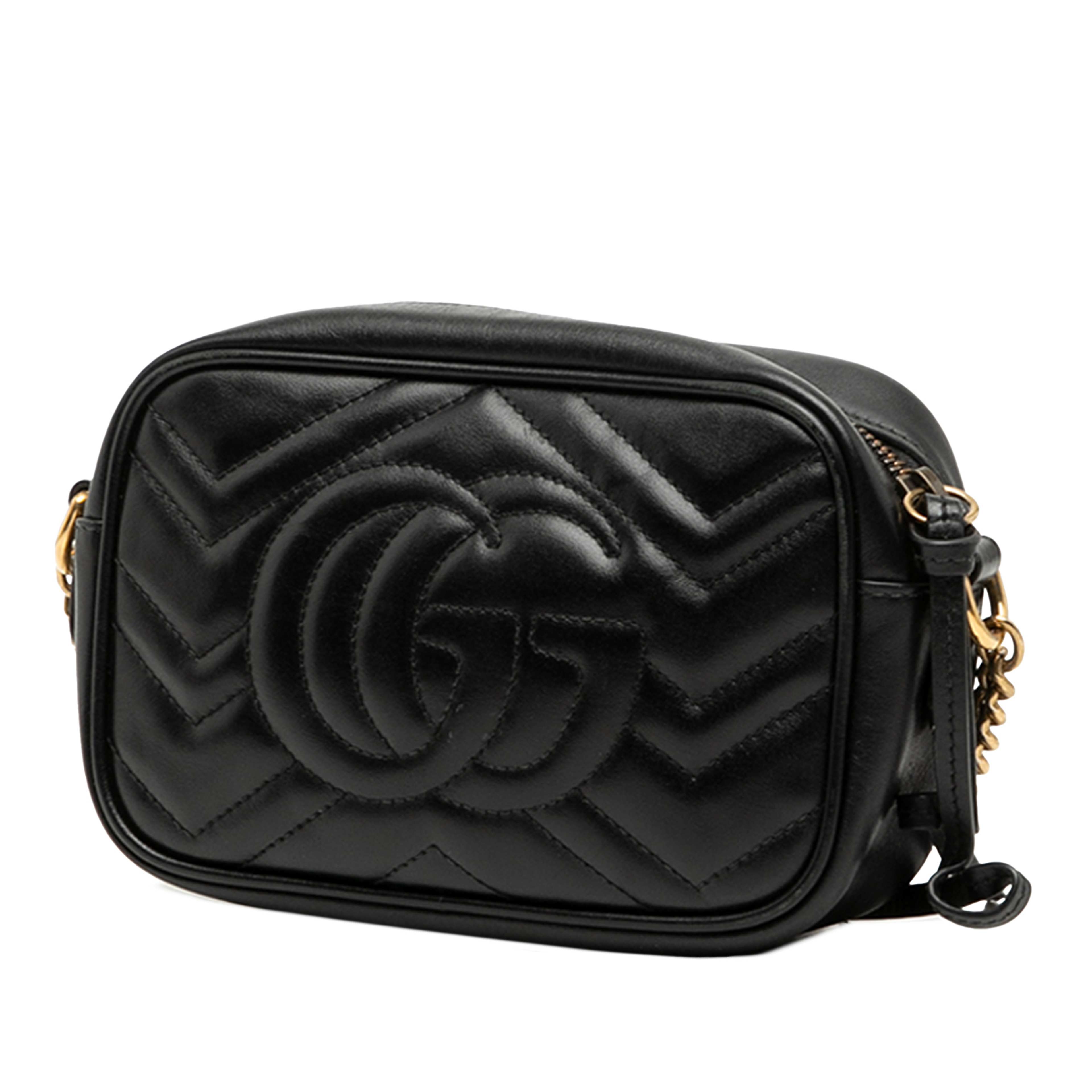 Gucci Mini Gg Marmont Matelasse Leather Crossbody, från Luxclusif, i färgen black. Klicka för att öppna bilden i stort format