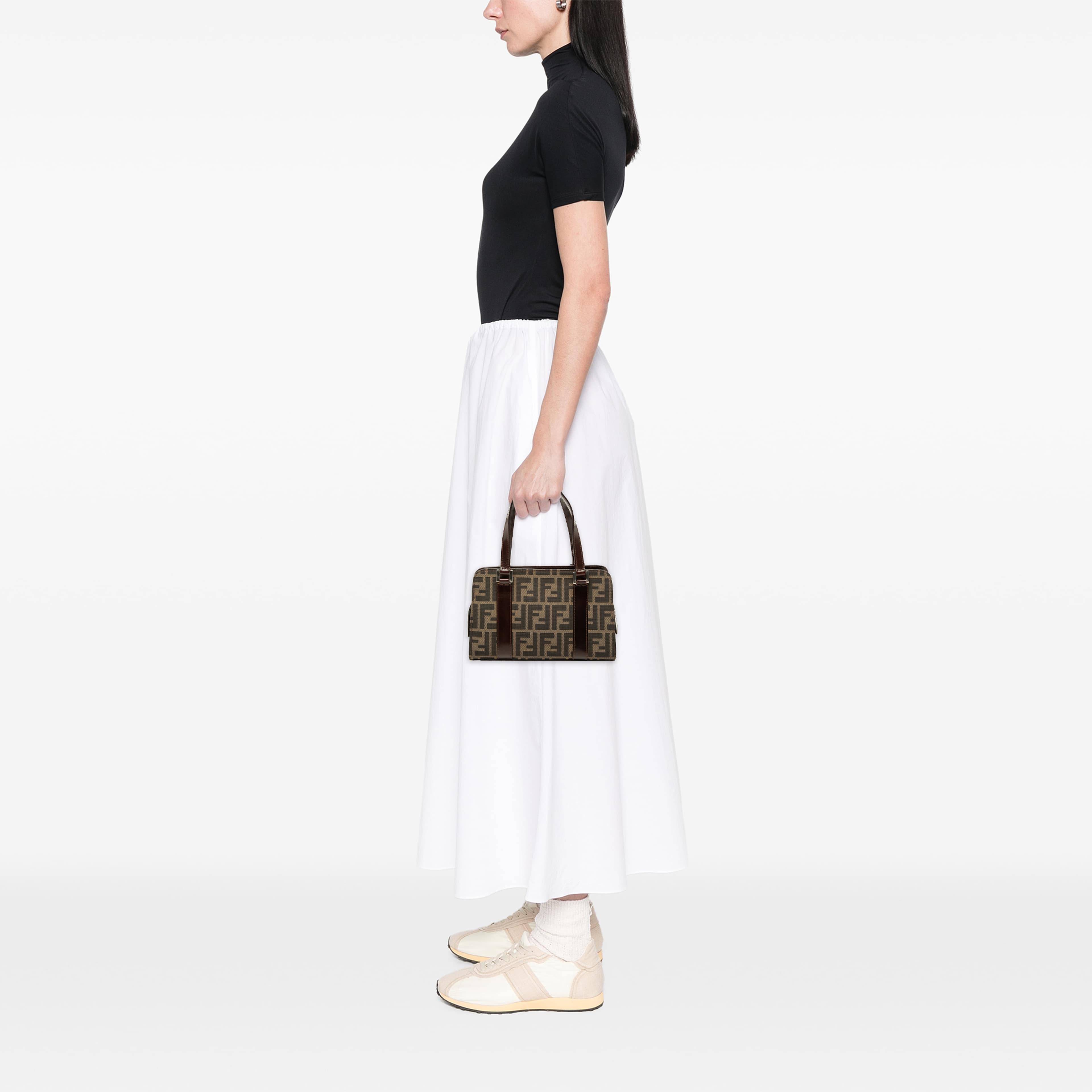 Fendi Zucca Canvas Handbag, från Luxclusif, i färgen brun. Klicka för att öppna bilden i stort format