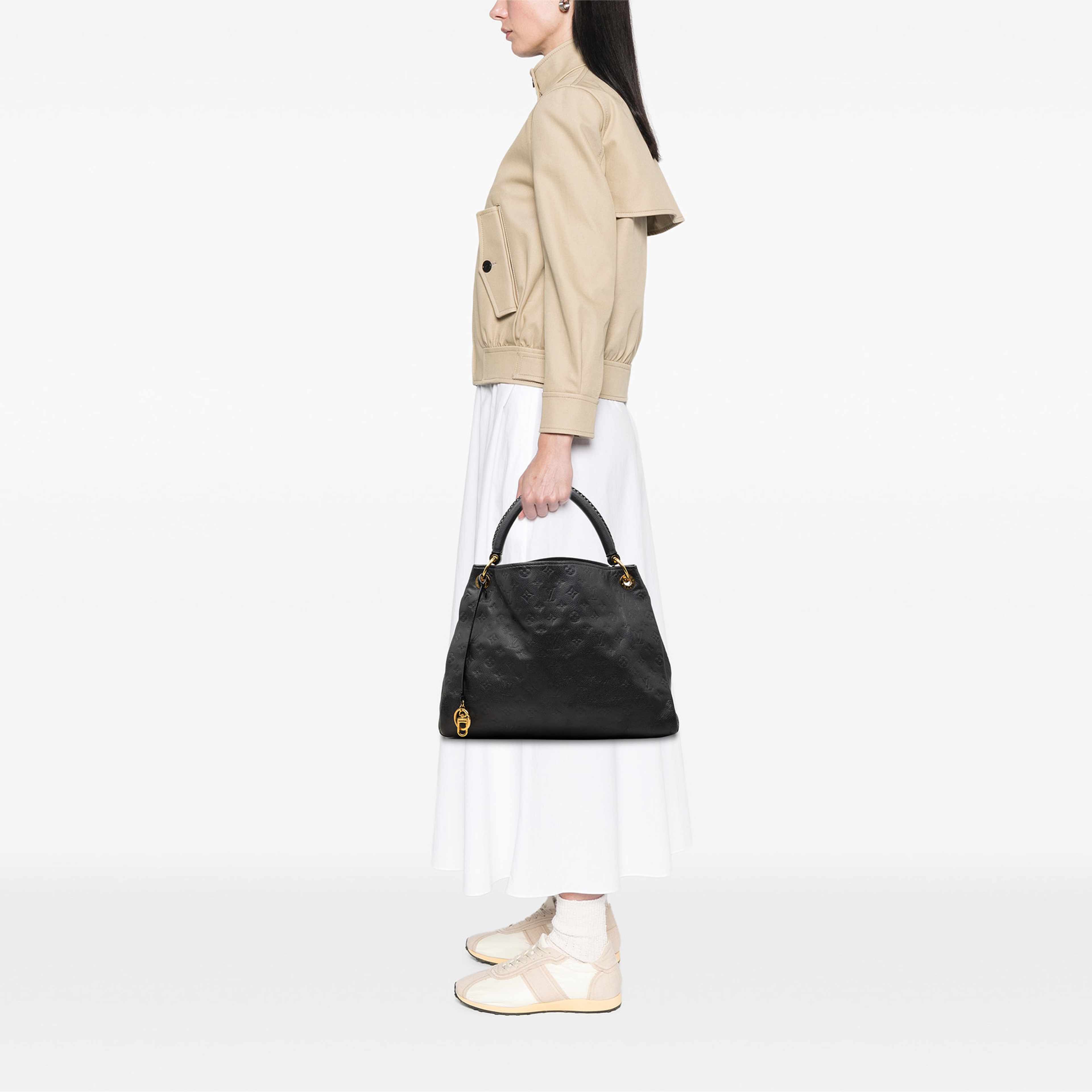 Louis Vuitton Monogram Empreinte Artsy Mm, från Luxclusif, i färgen blå. Klicka för att öppna bilden i stort format