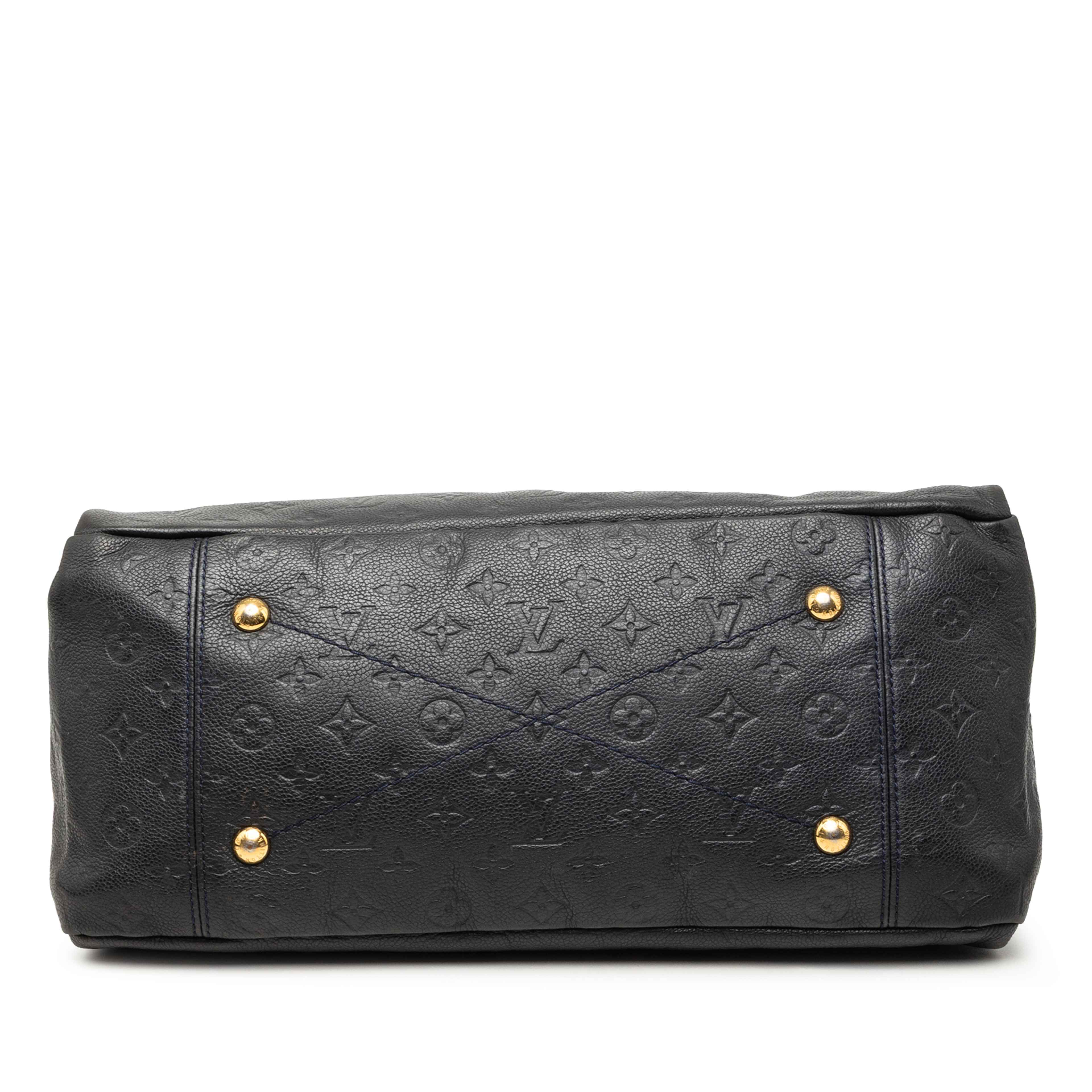Louis Vuitton Monogram Empreinte Artsy Mm, från Luxclusif, i färgen blå. Klicka för att öppna bilden i stort format